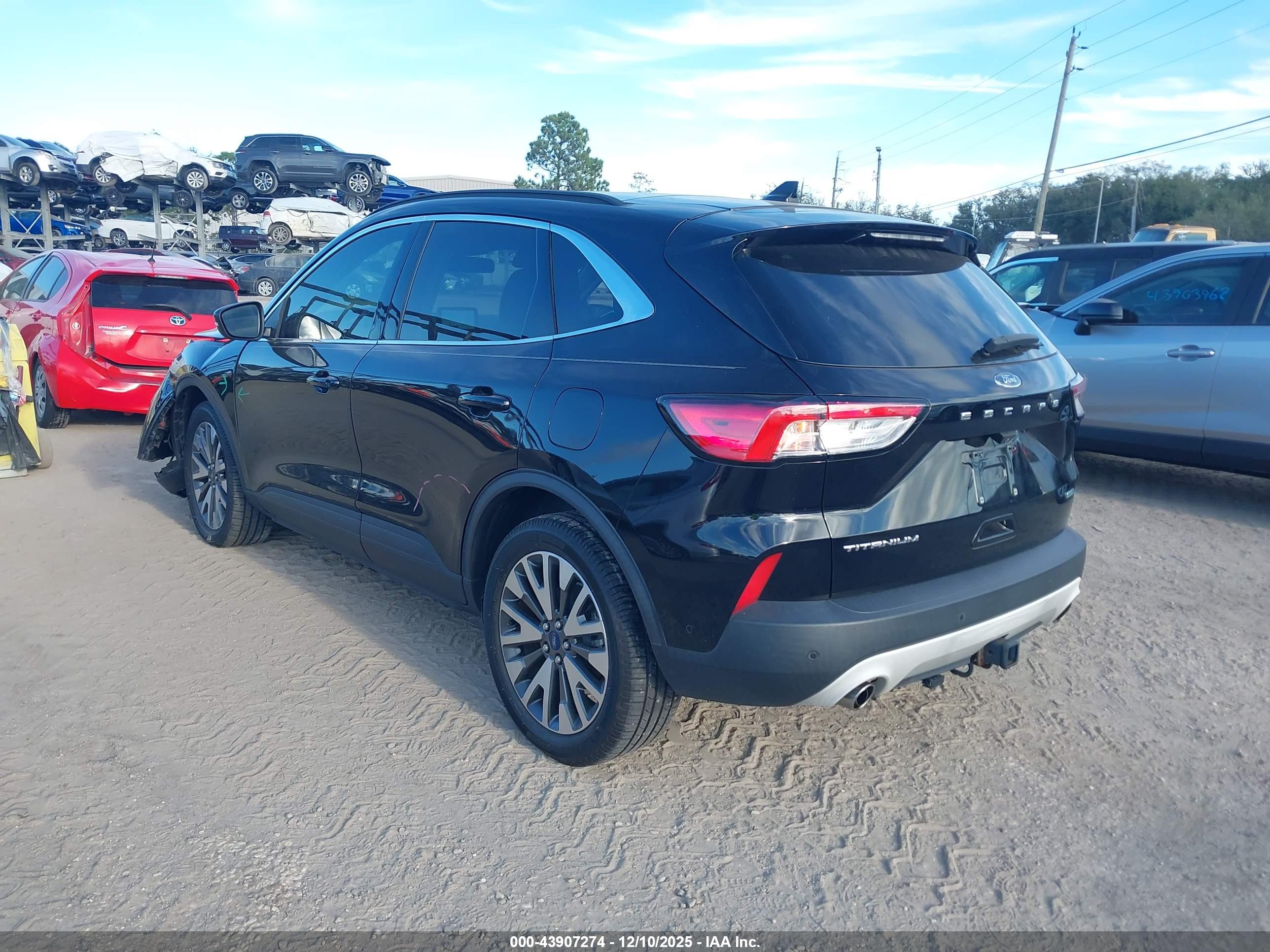 FORD ESCAPE image 3