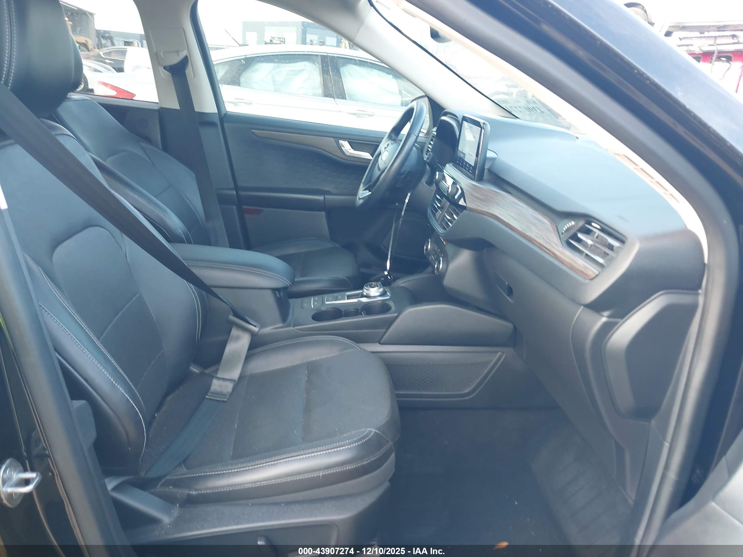 FORD ESCAPE image 5