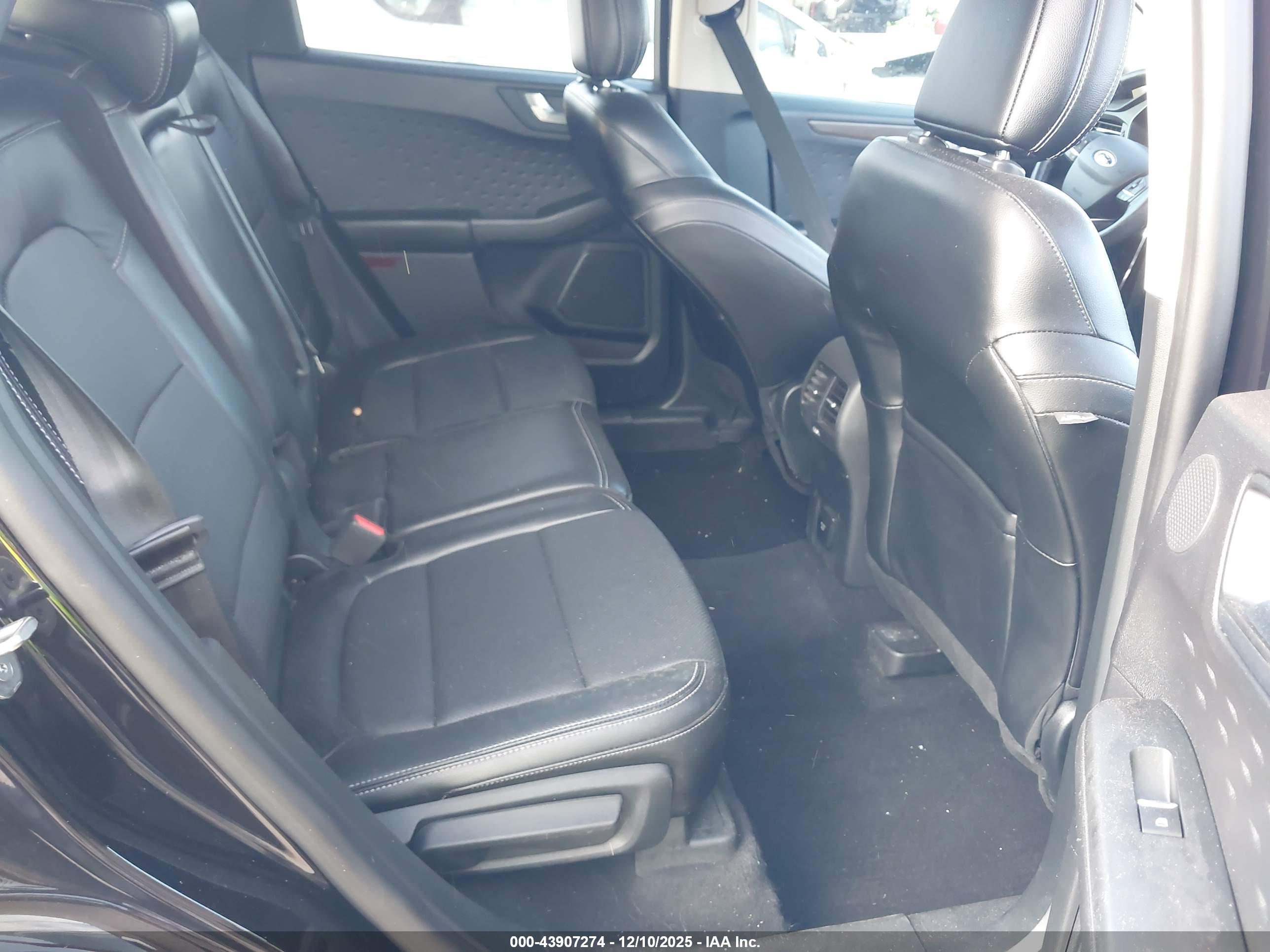 FORD ESCAPE image 8