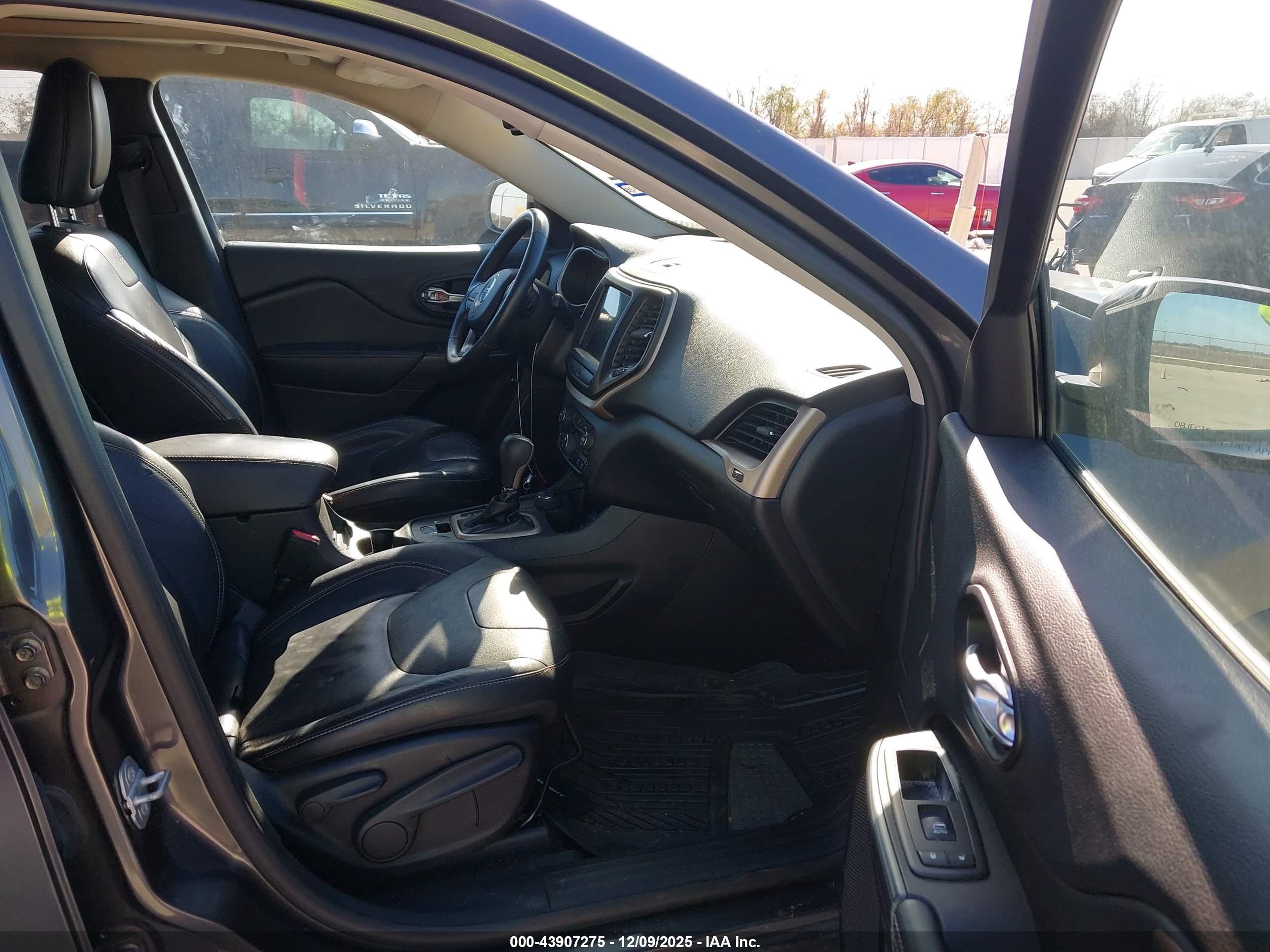 JEEP CHEROKEE image 5