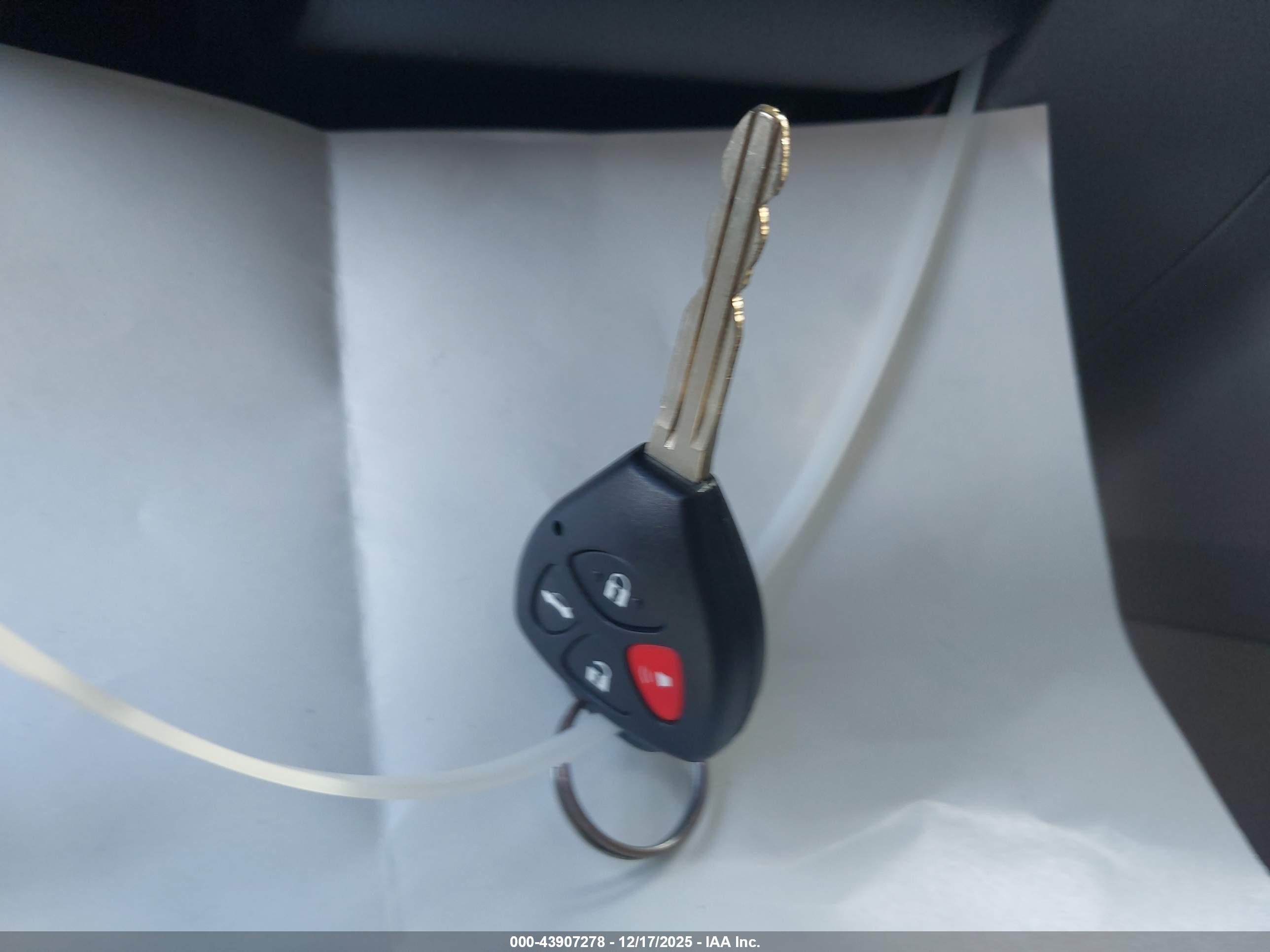 TOYOTA COROLLA image 11