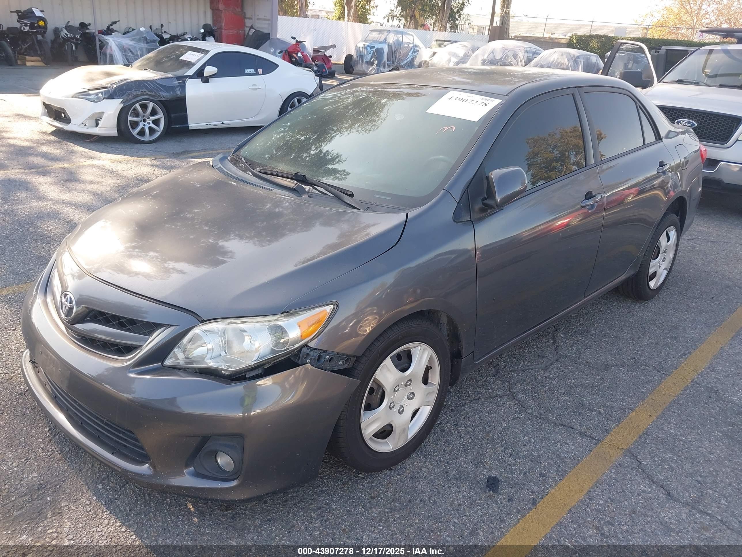 TOYOTA COROLLA image 2