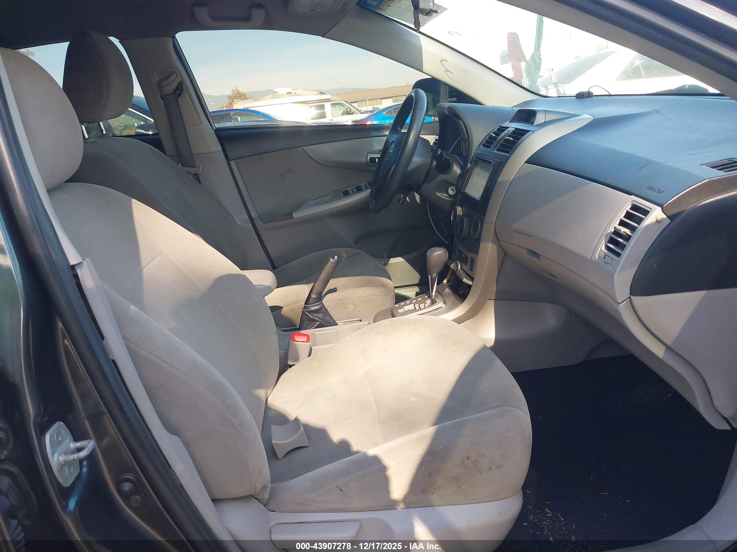 TOYOTA COROLLA image 5