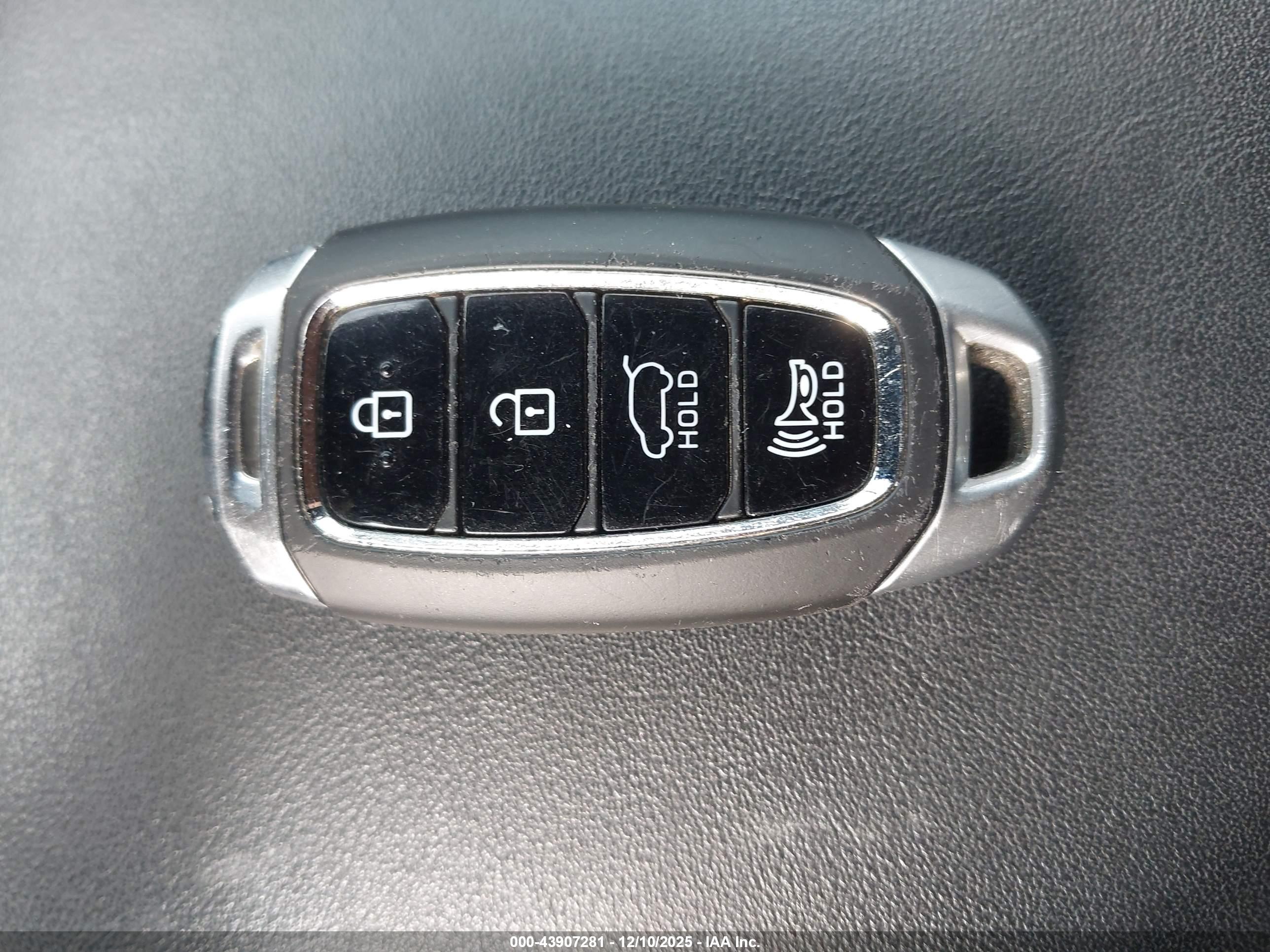 HYUNDAI SANTA image 11