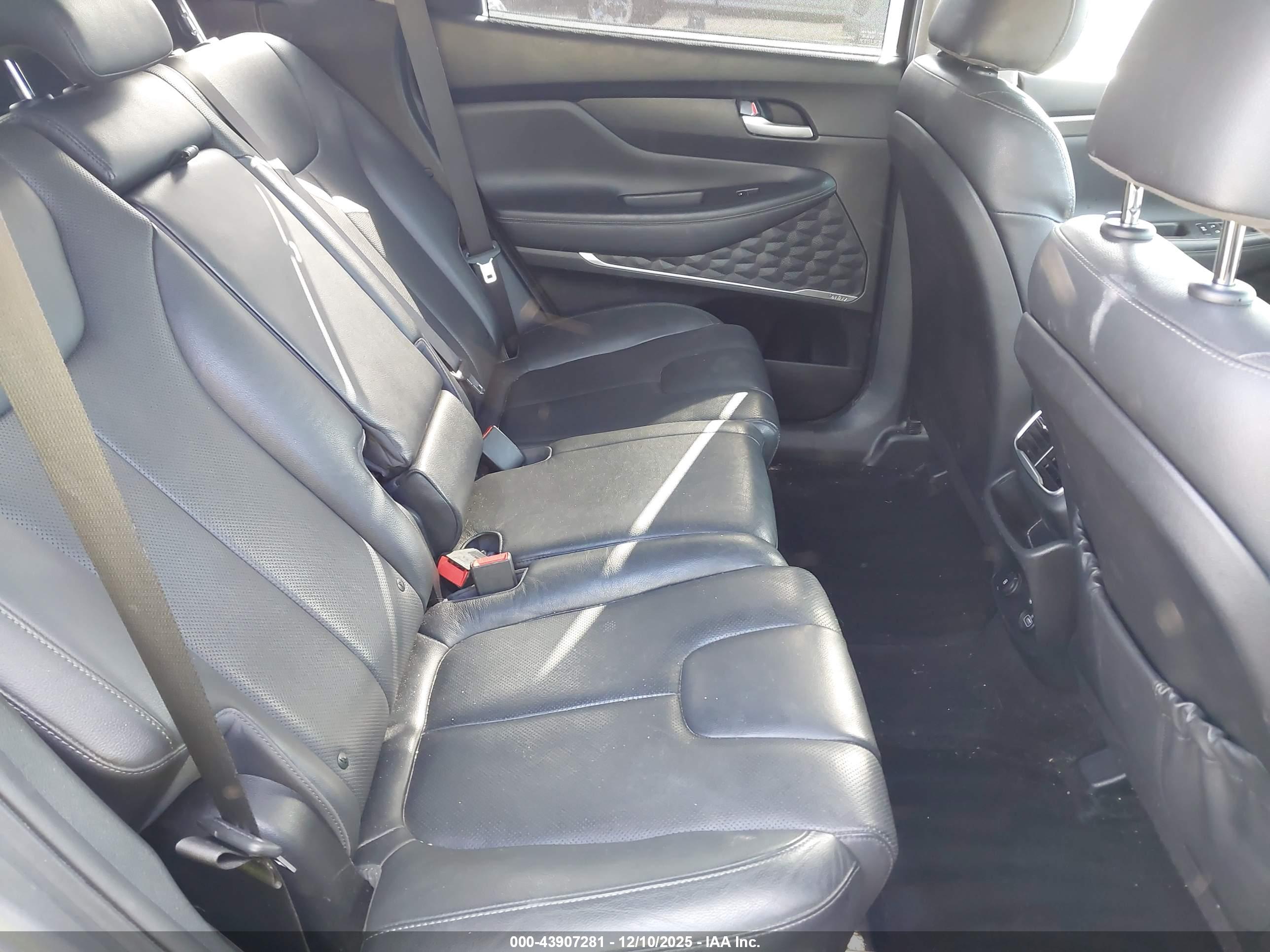 HYUNDAI SANTA image 8