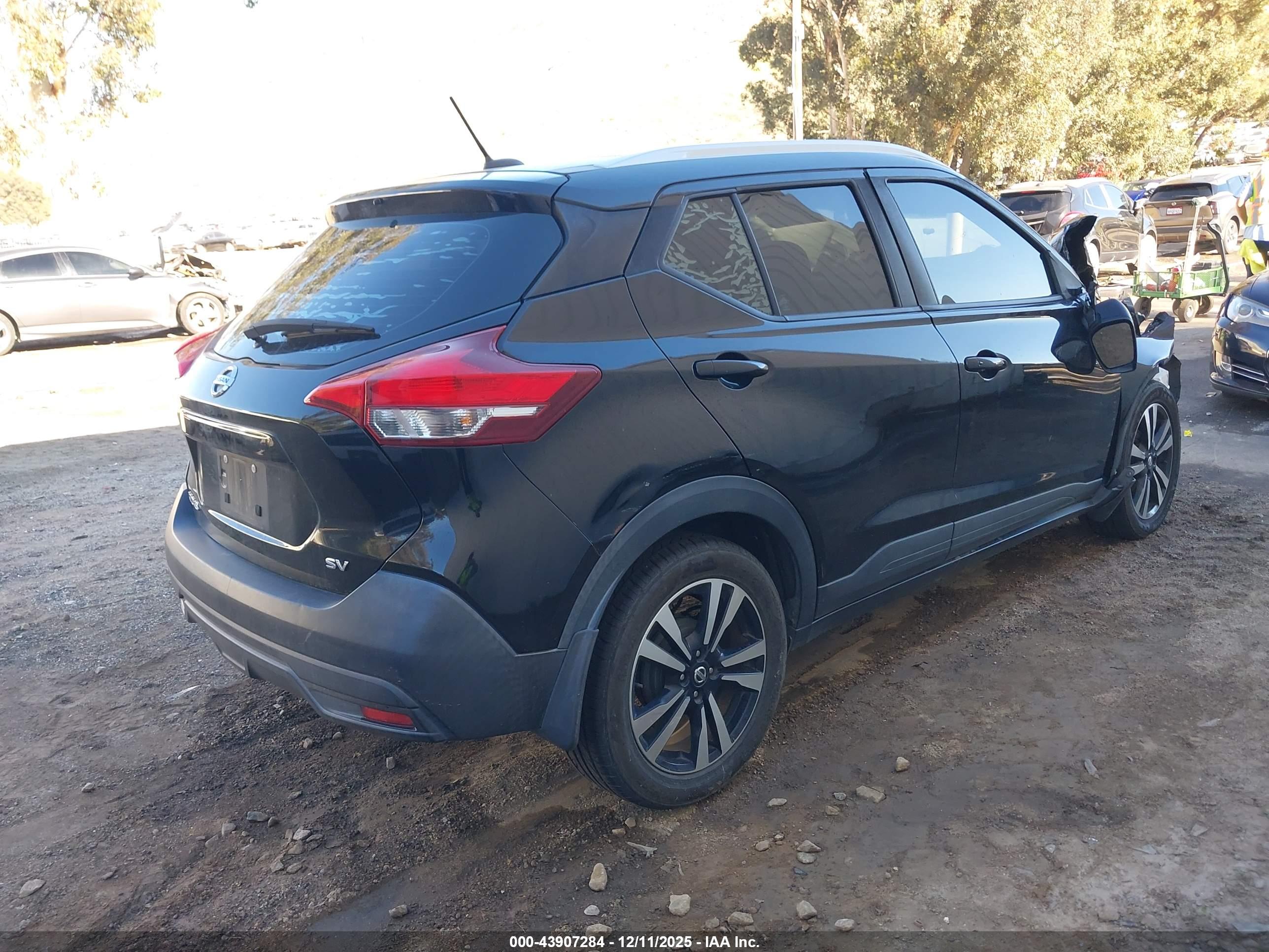 NISSAN KICKS image 4