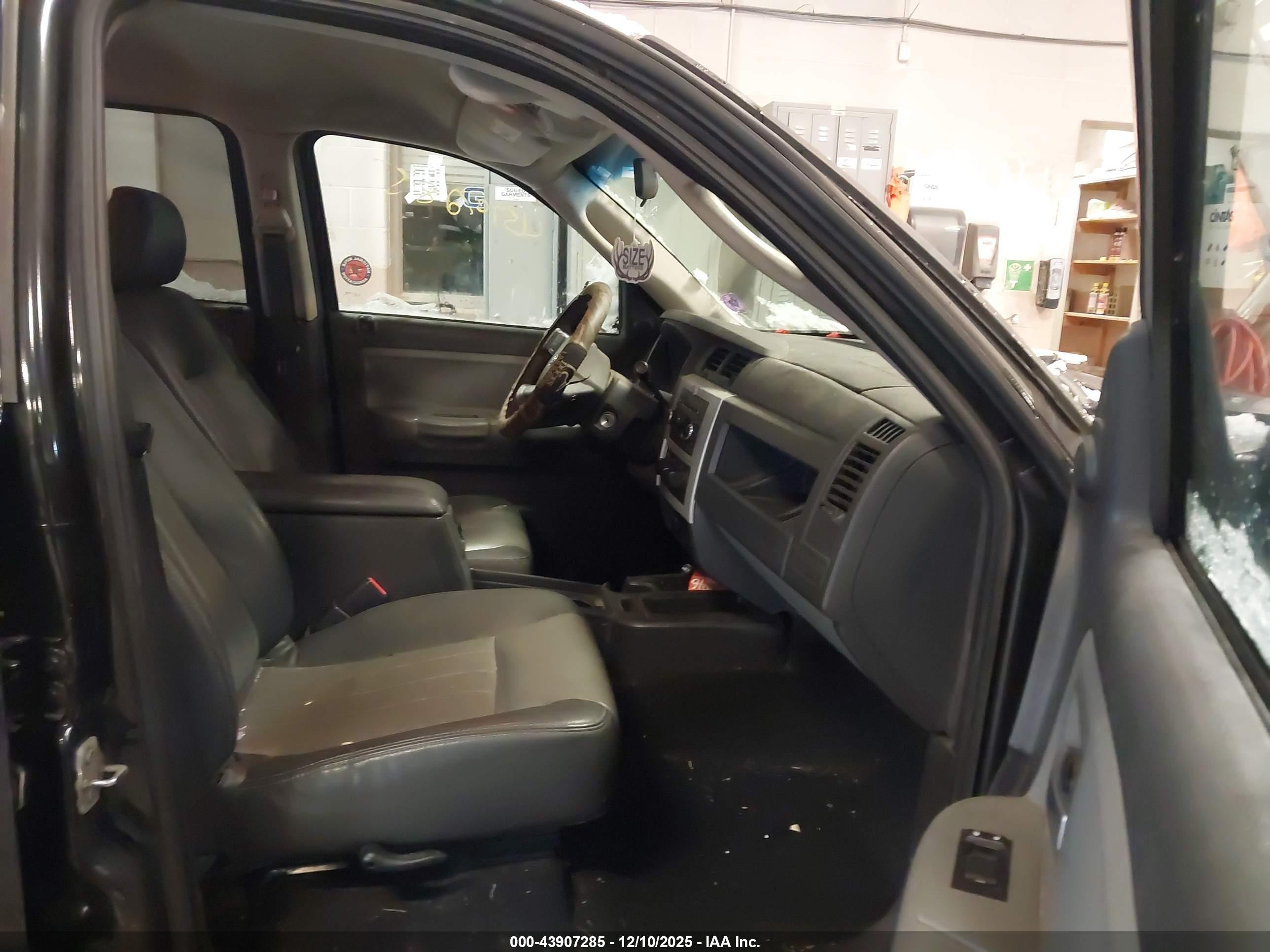 DODGE DAKOTA image 5