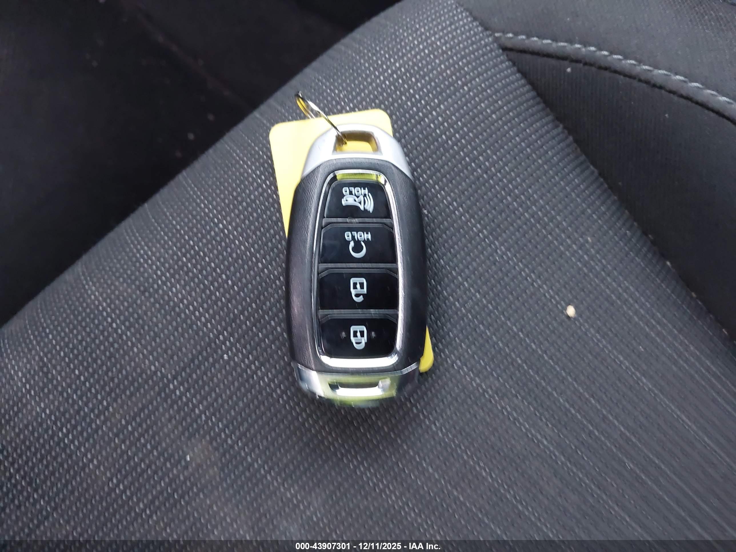 HYUNDAI KONA image 11