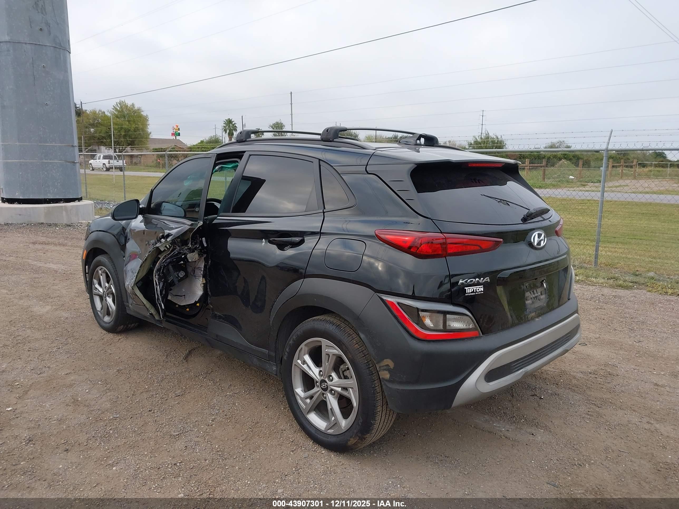 HYUNDAI KONA image 3