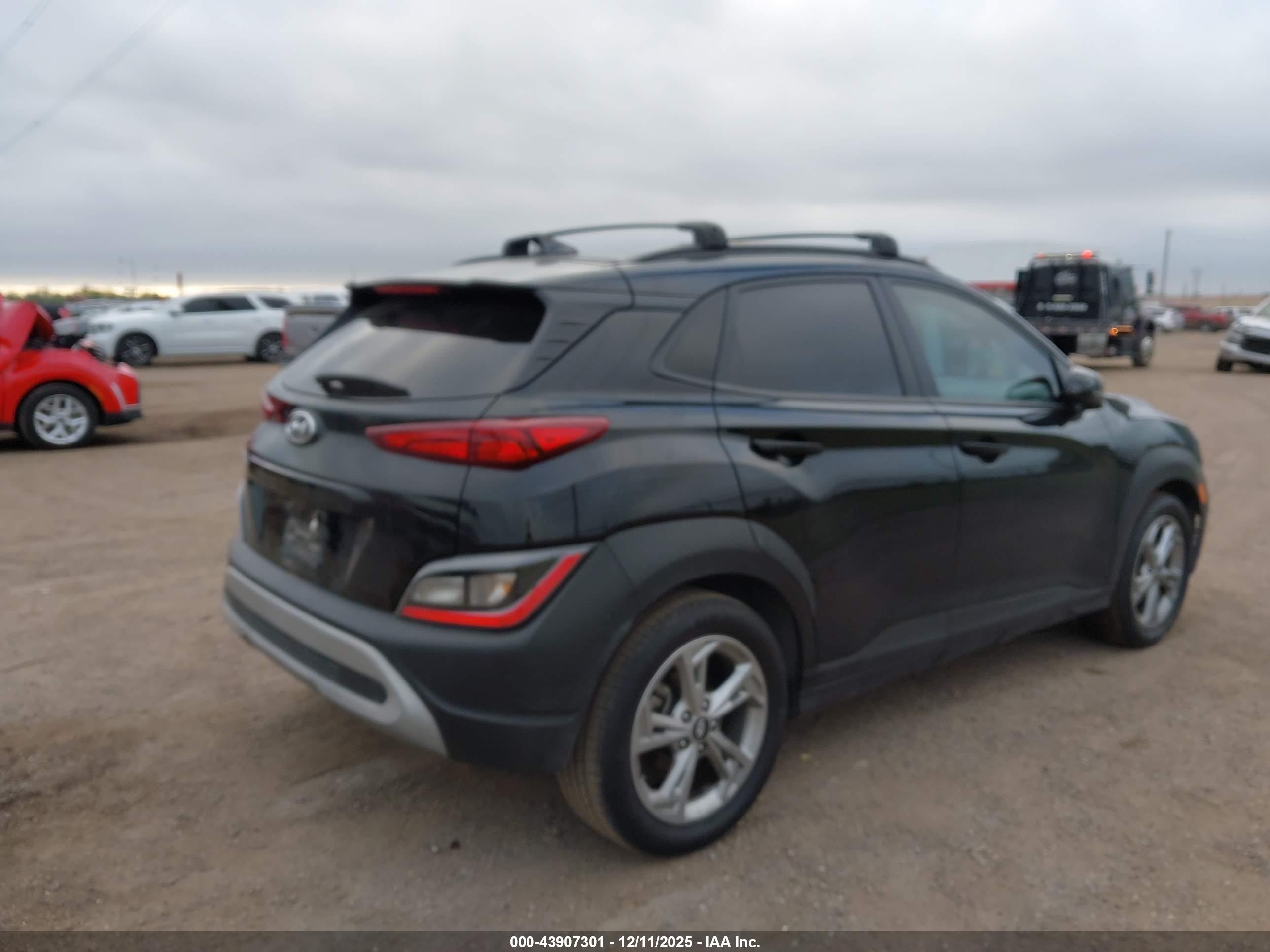 HYUNDAI KONA image 4