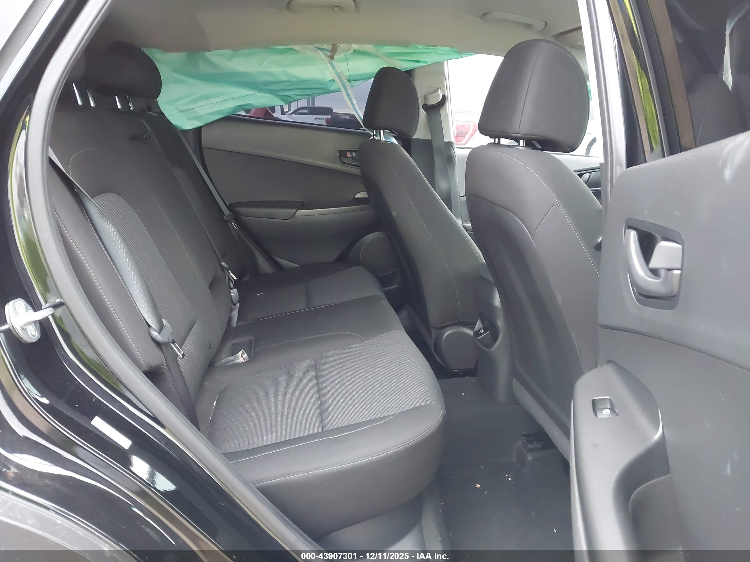 HYUNDAI KONA image 8