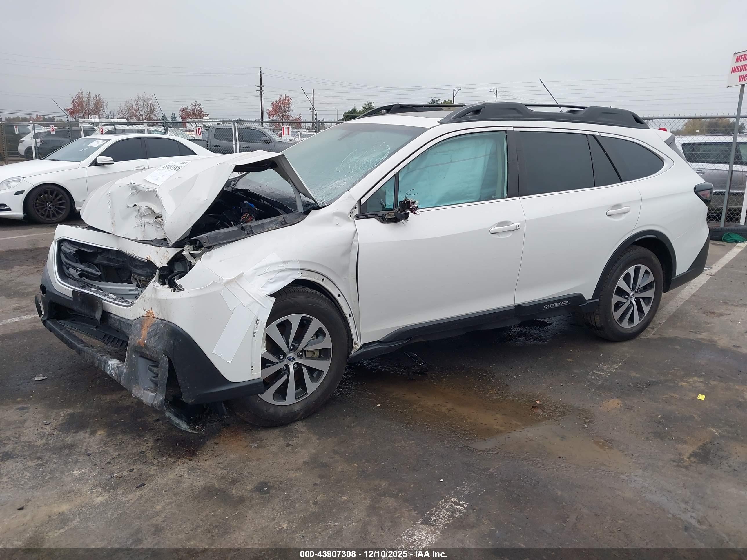 SUBARU OUTBACK image 2