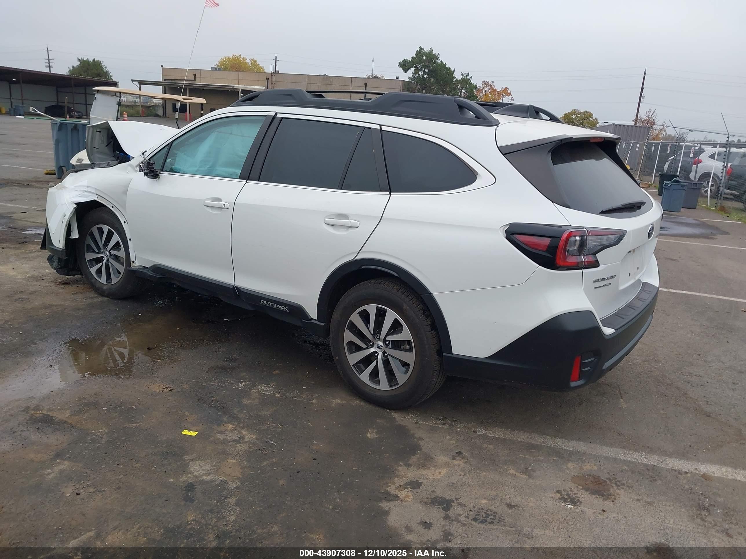 SUBARU OUTBACK image 3