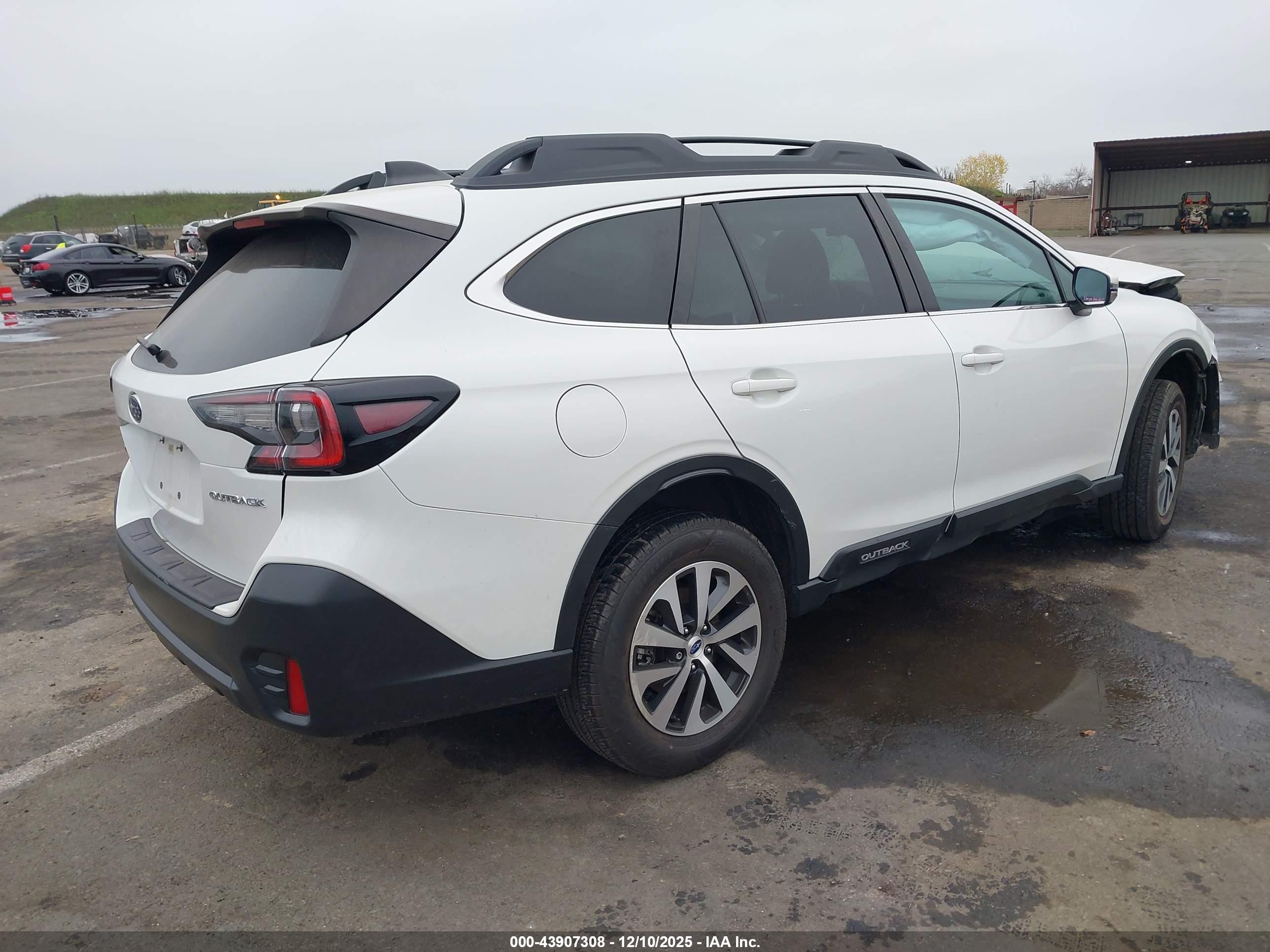 SUBARU OUTBACK image 4