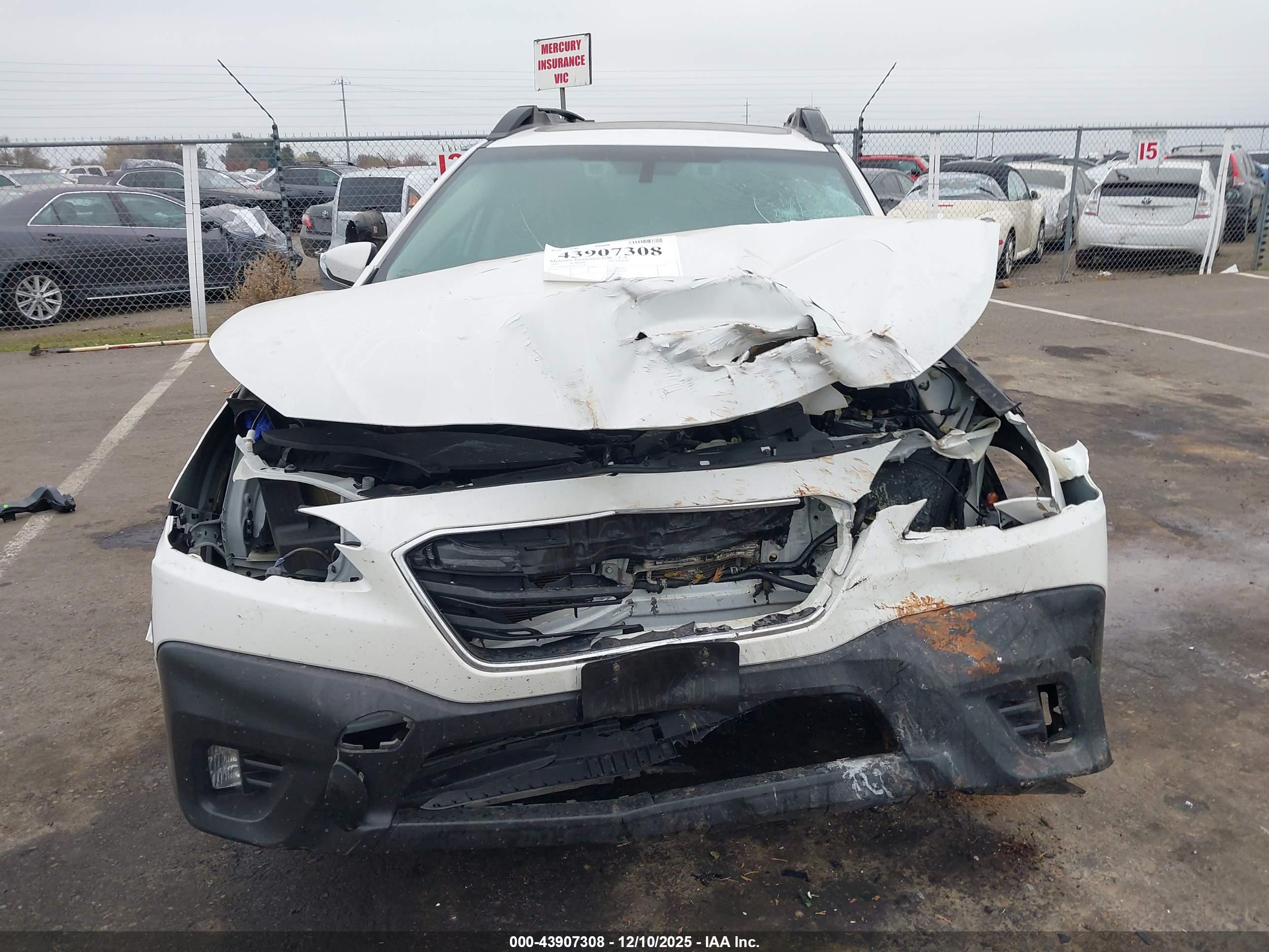 SUBARU OUTBACK image 6