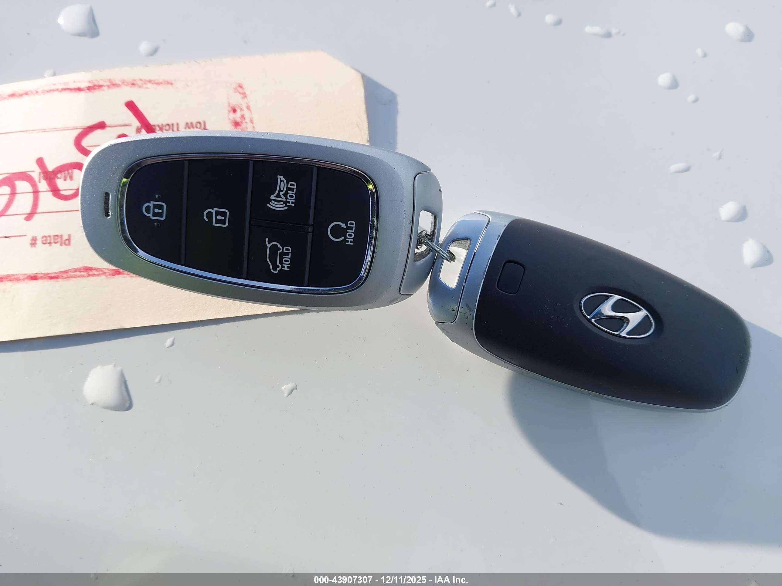 HYUNDAI SANTA image 11