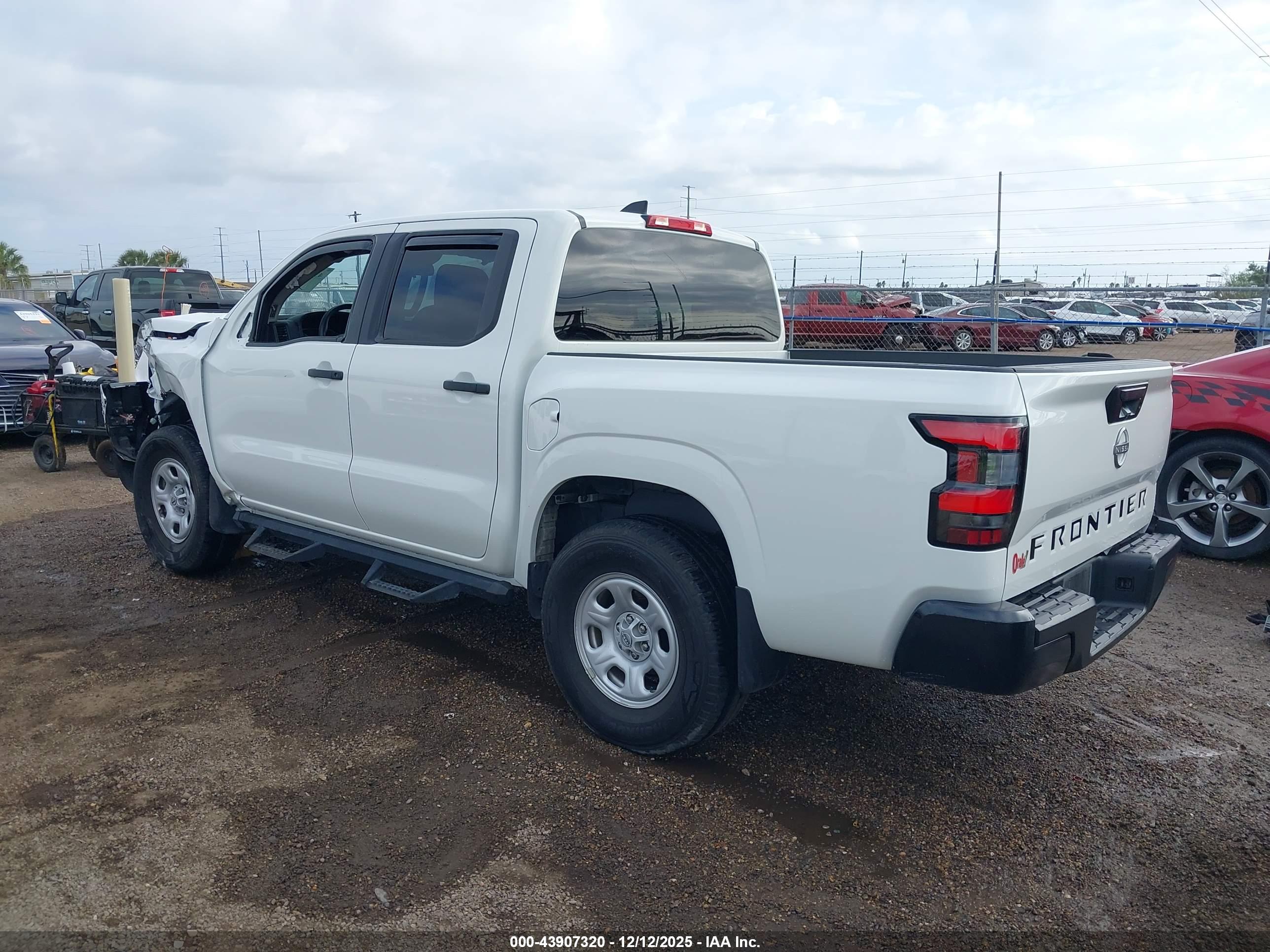NISSAN FRONTIER image 3