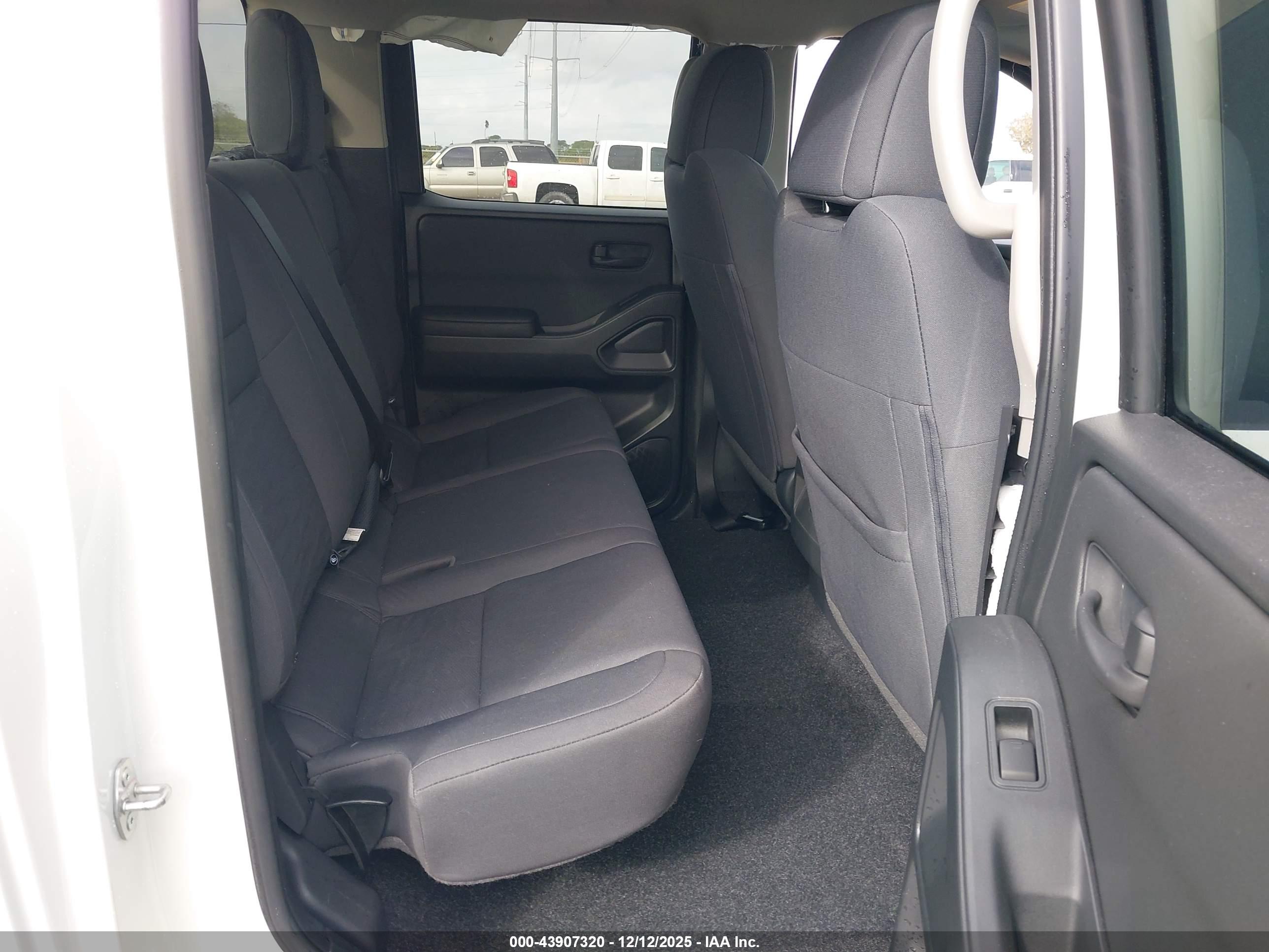 NISSAN FRONTIER image 8