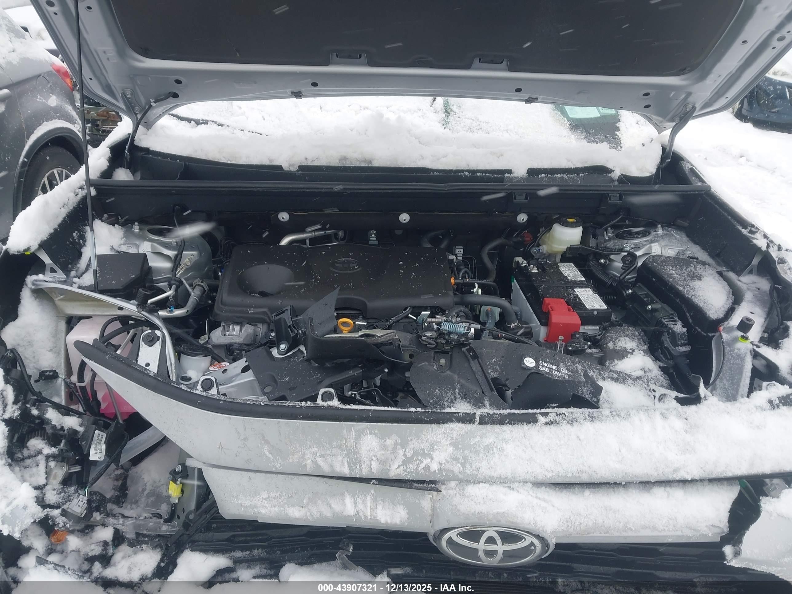 TOYOTA RAV4 image 10