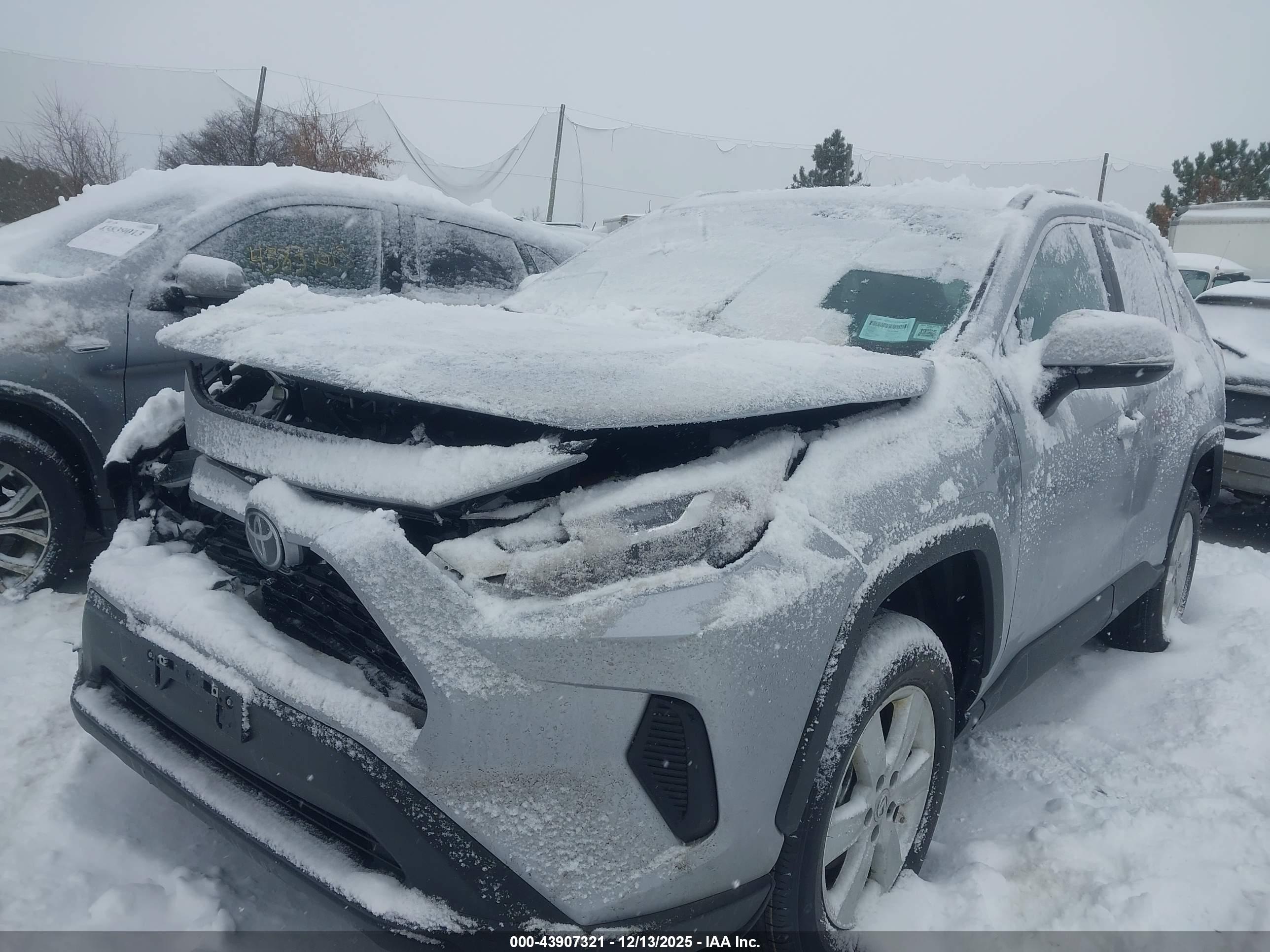 TOYOTA RAV4 image 2