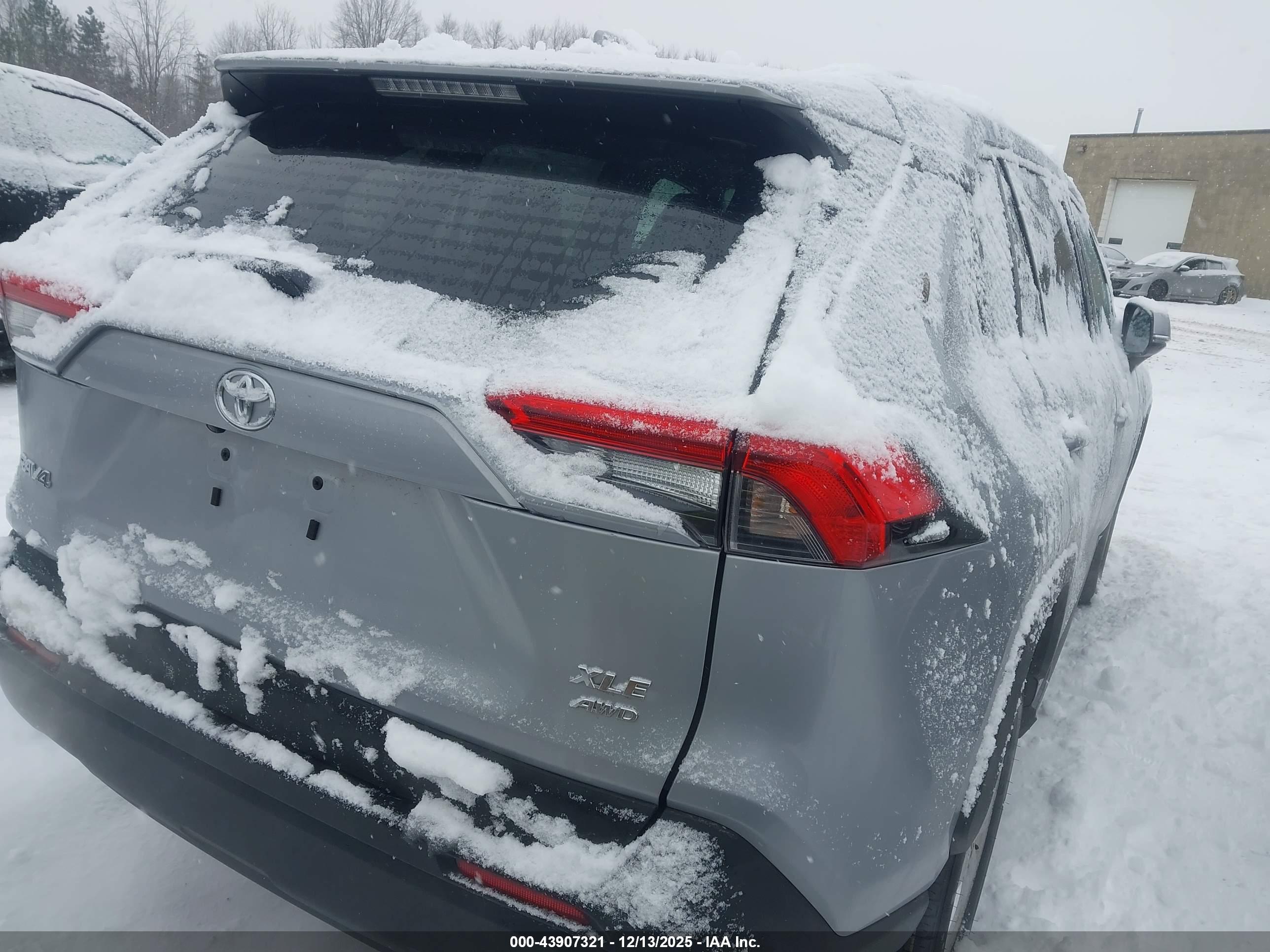 TOYOTA RAV4 image 4