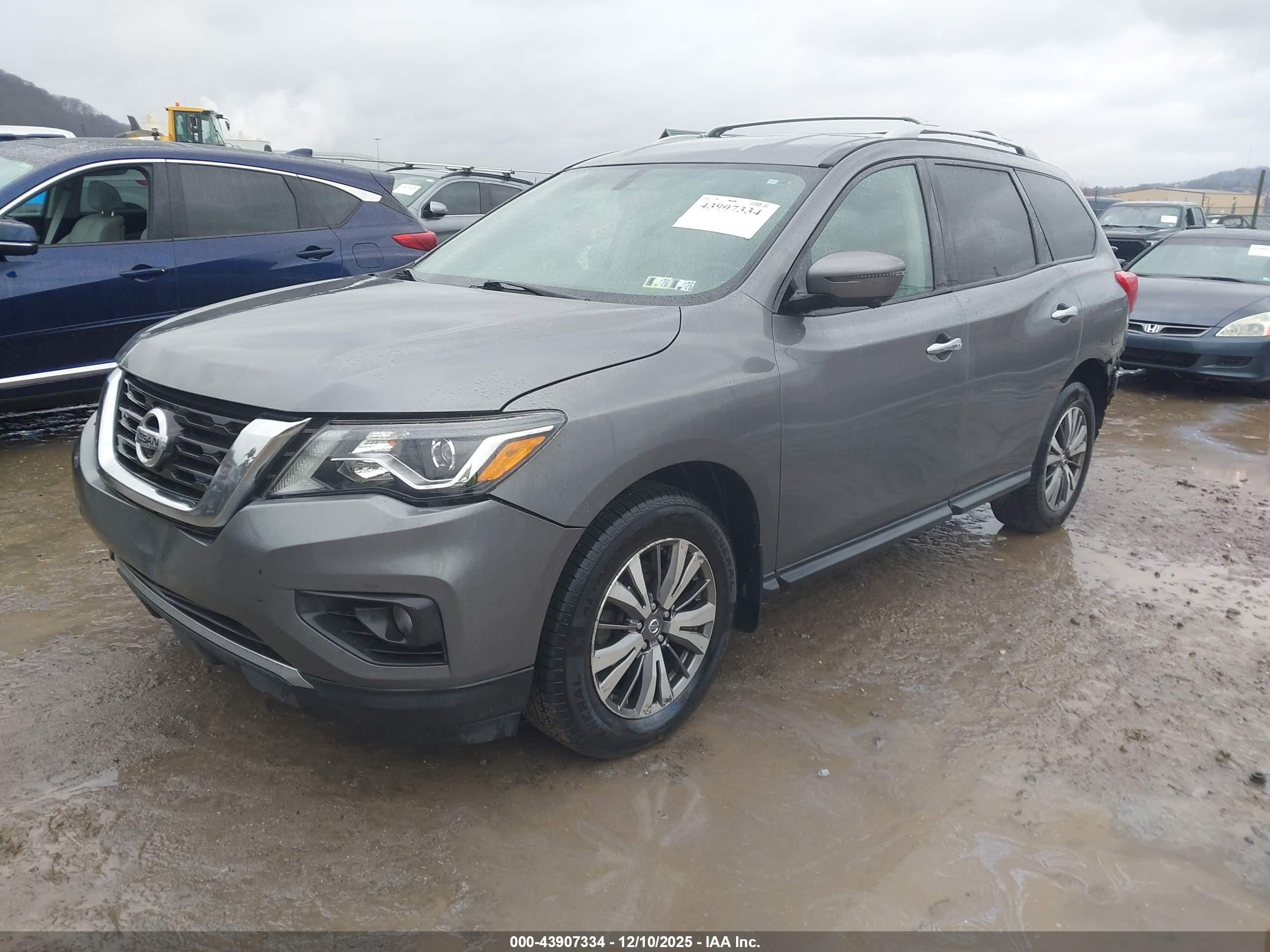 NISSAN PATHFINDER image 2