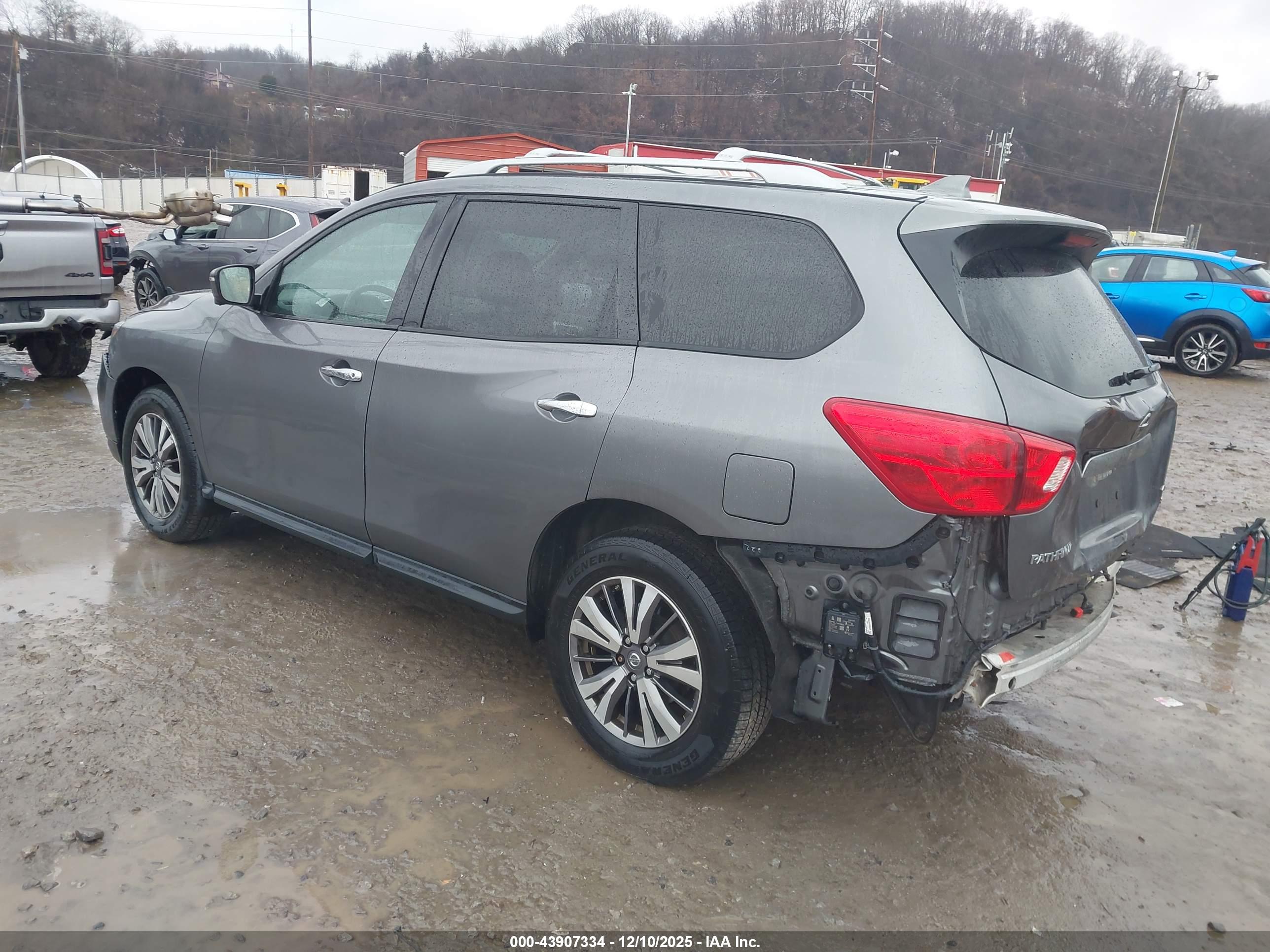 NISSAN PATHFINDER image 3