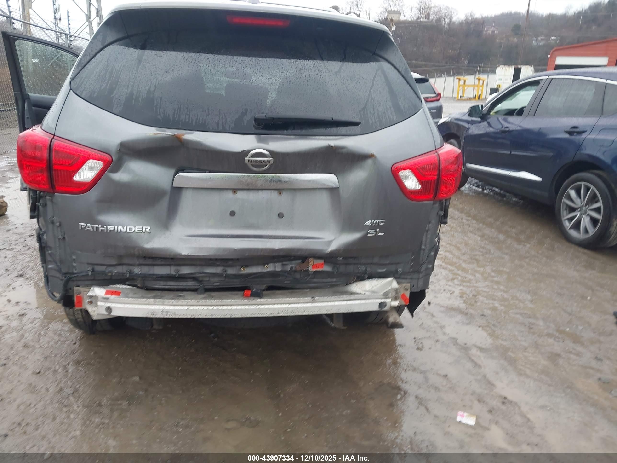 NISSAN PATHFINDER image 6