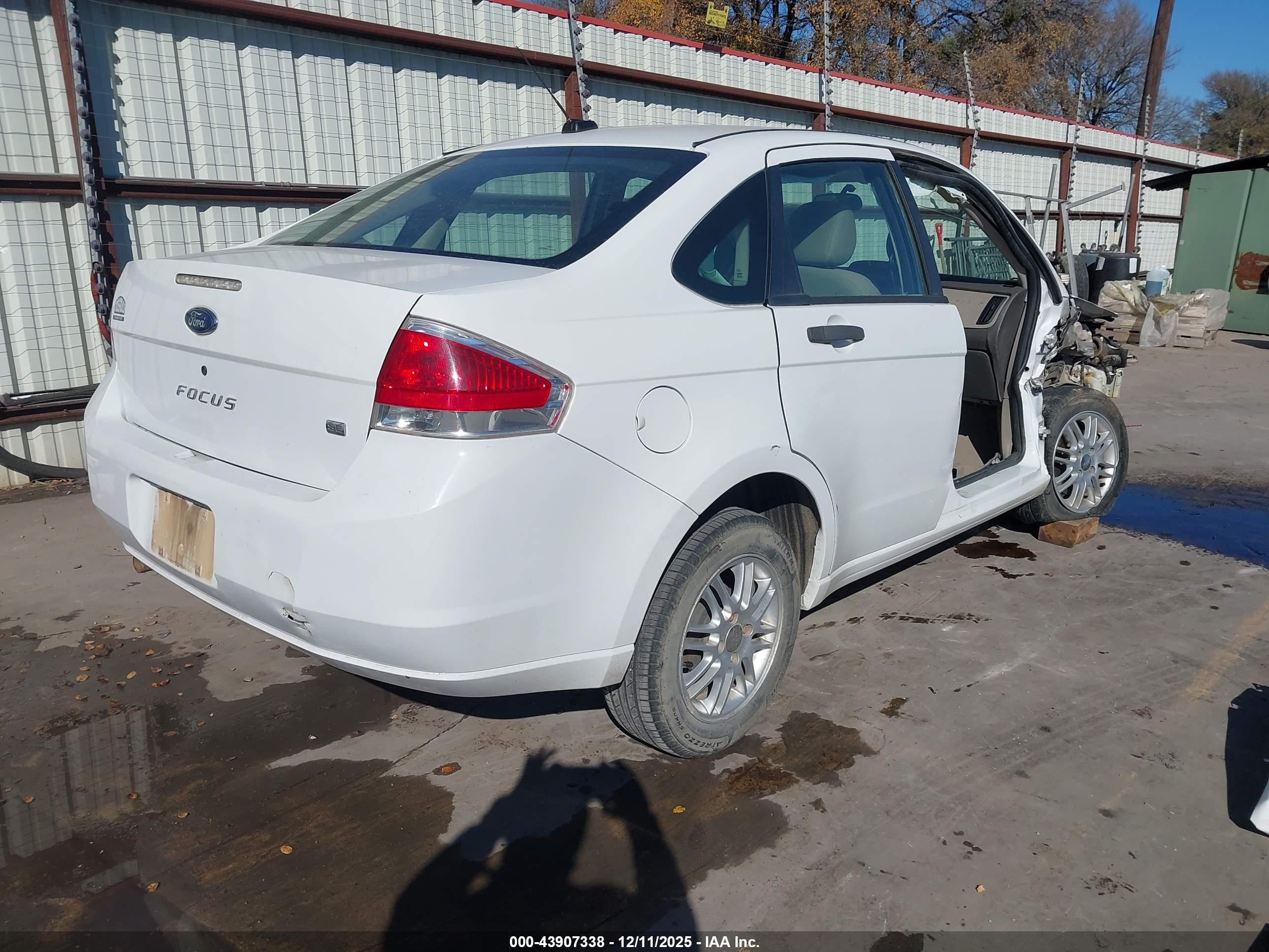 FORD FOCUS image 4