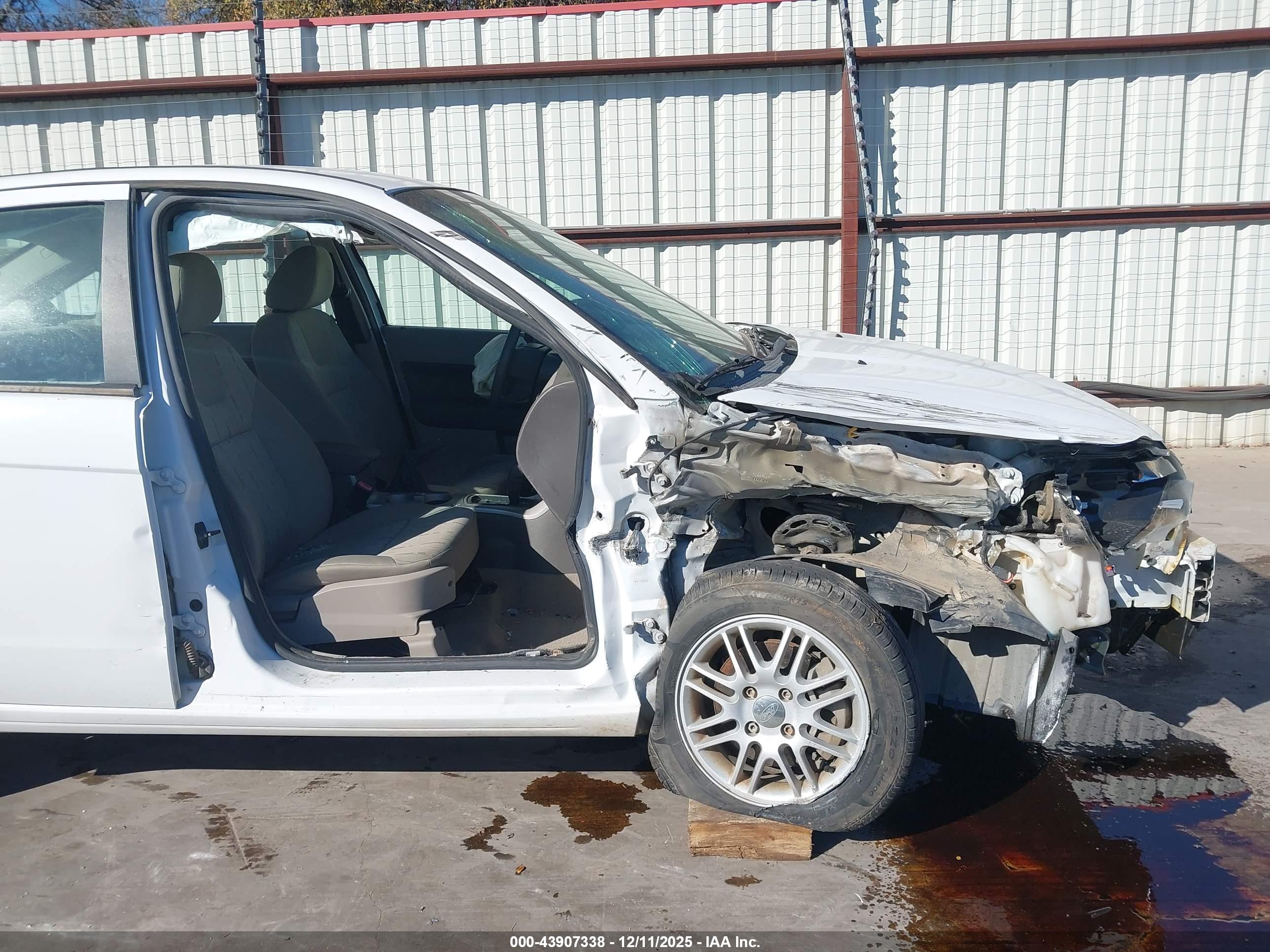 FORD FOCUS image 6