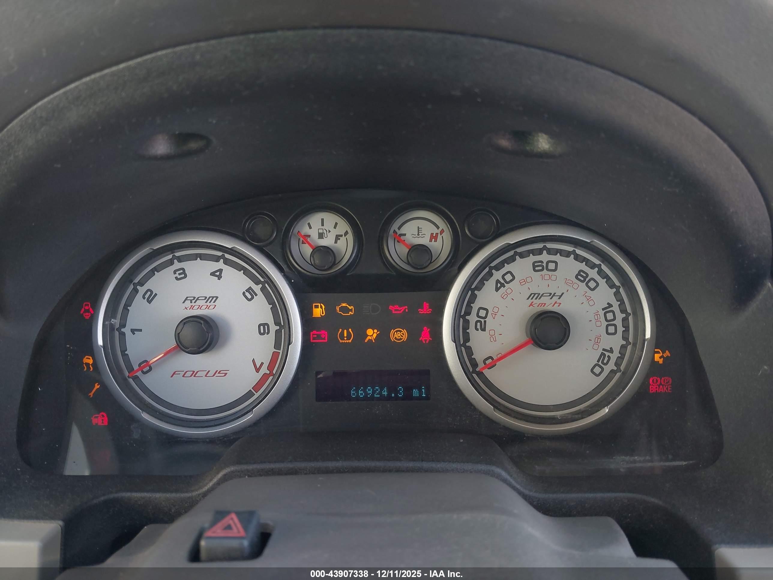 FORD FOCUS image 7