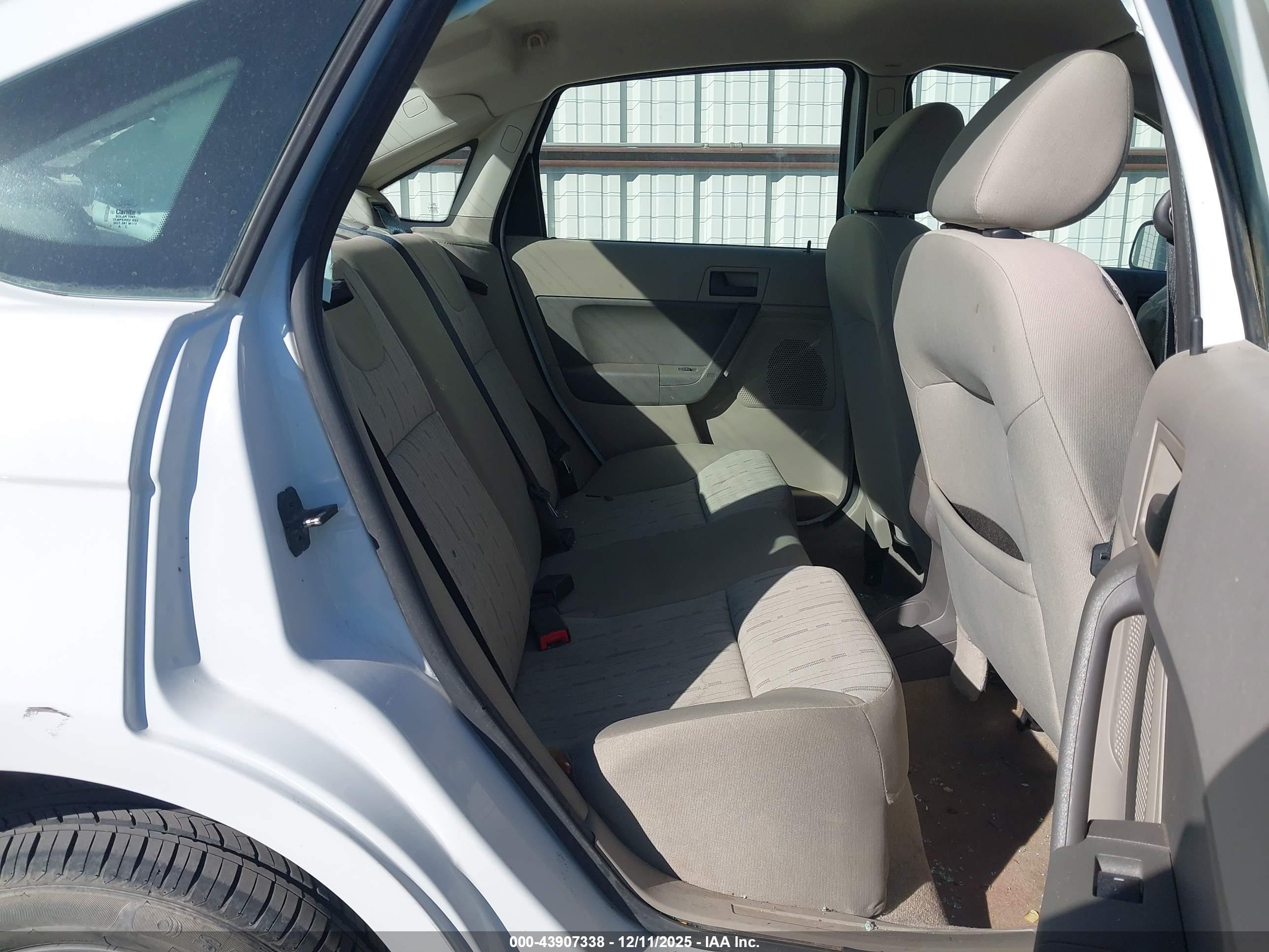 FORD FOCUS image 8