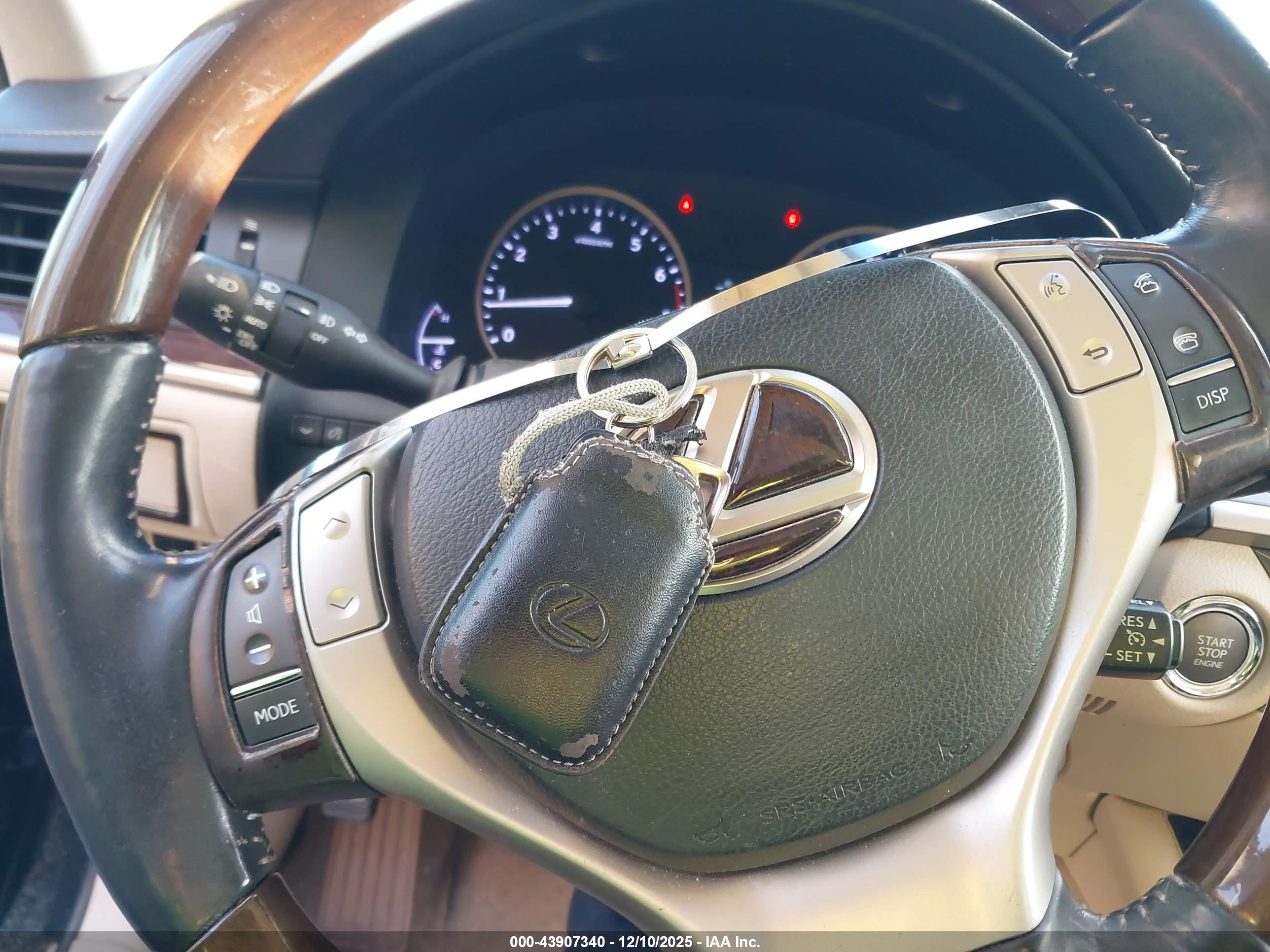 LEXUS ES image 11