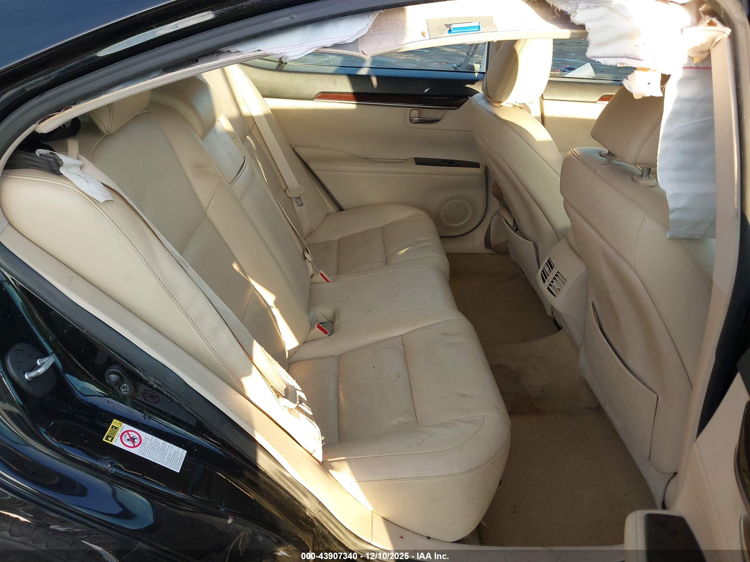 LEXUS ES image 8