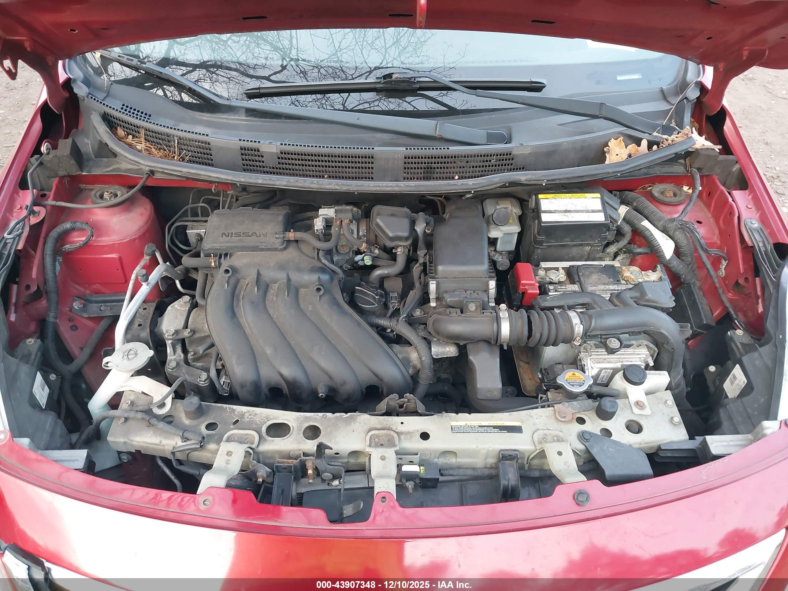NISSAN VERSA image 10