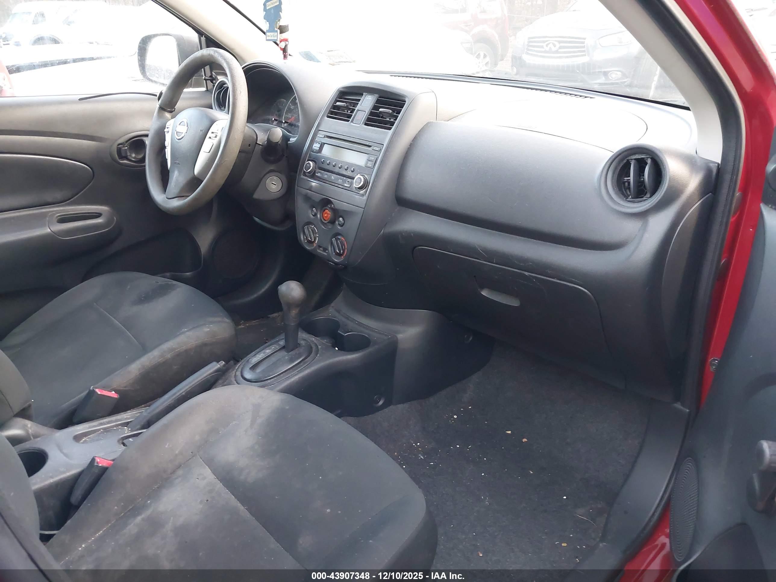 NISSAN VERSA image 5