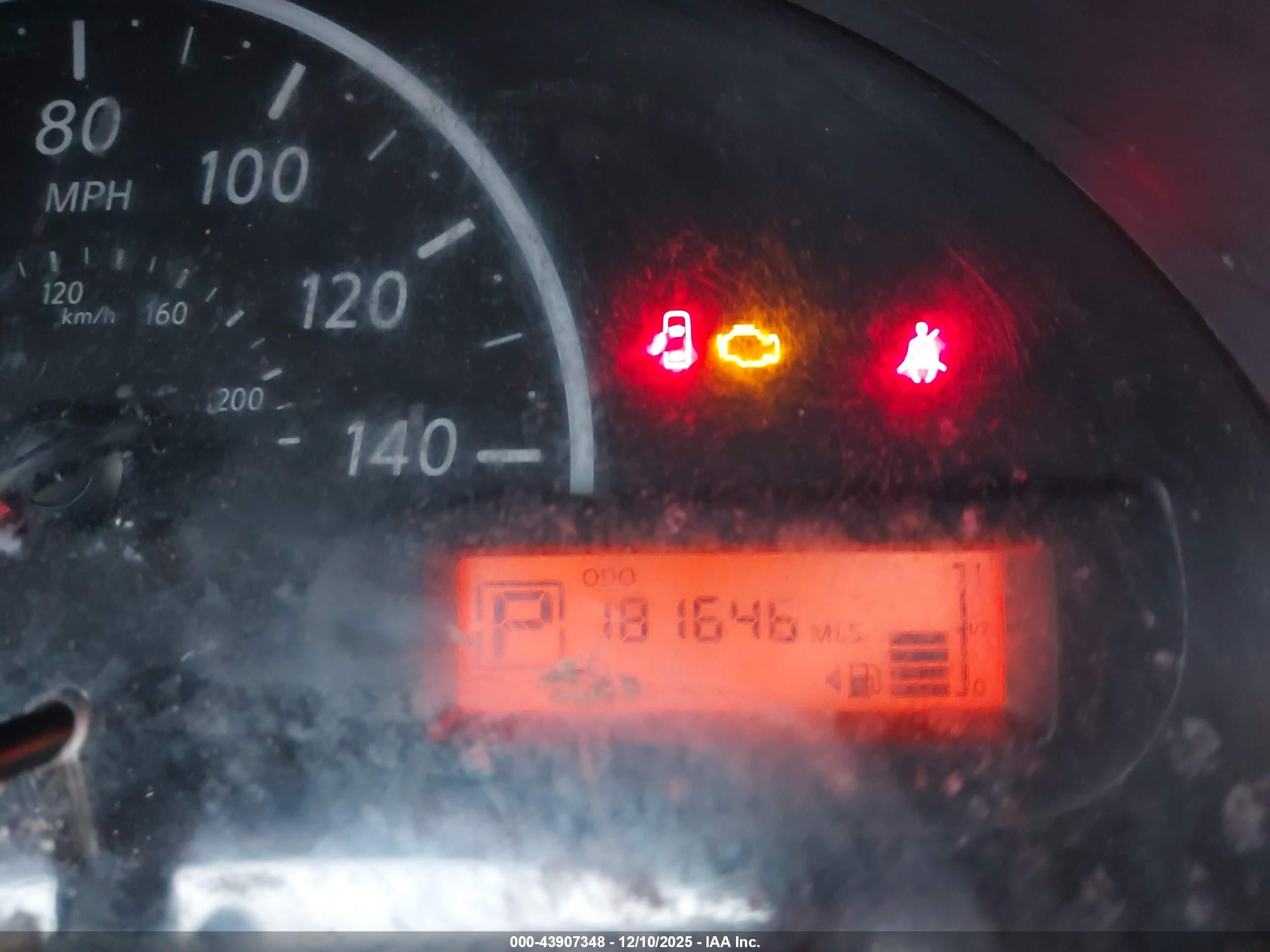 NISSAN VERSA image 7