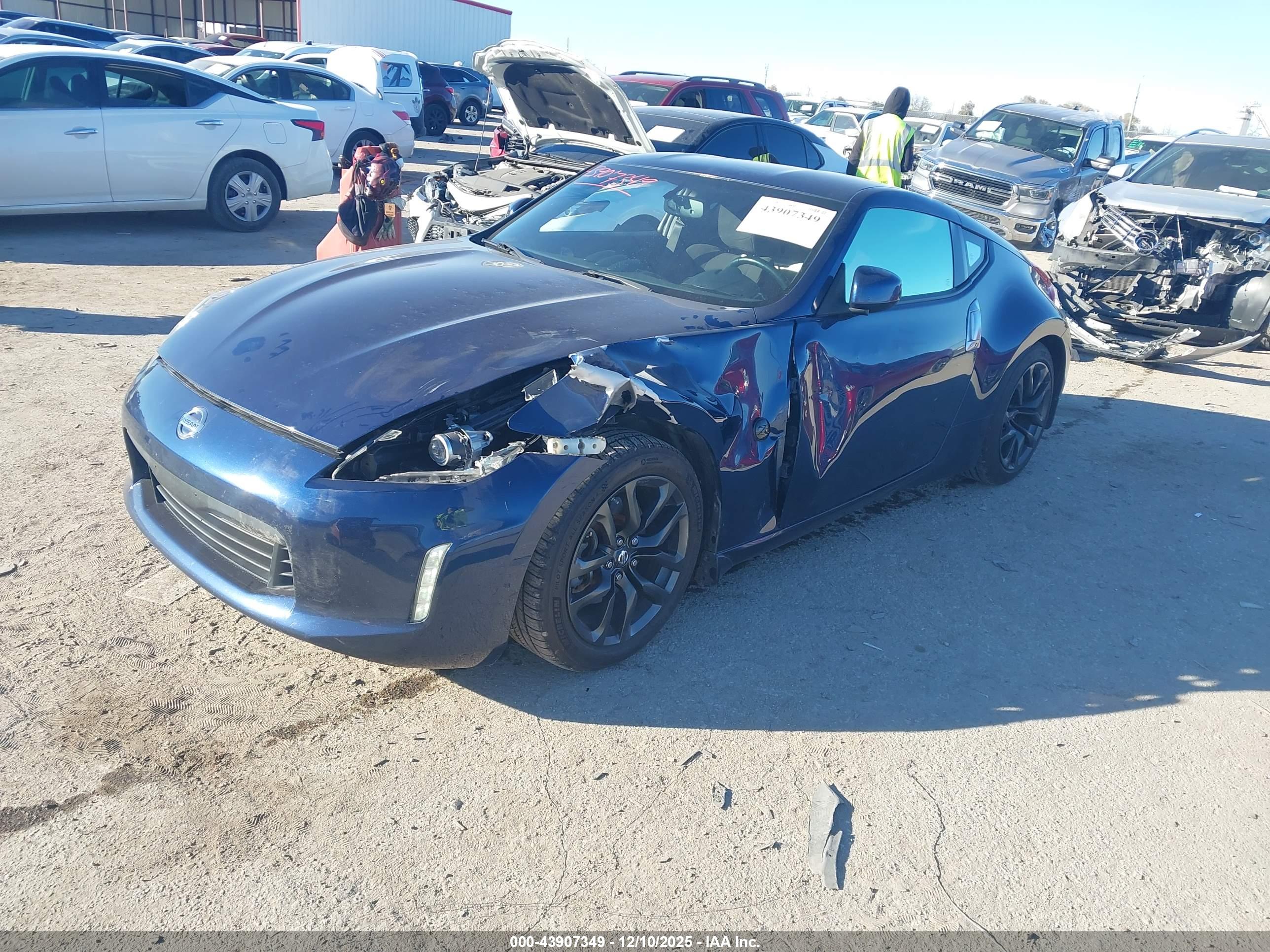 NISSAN 370Z image 2