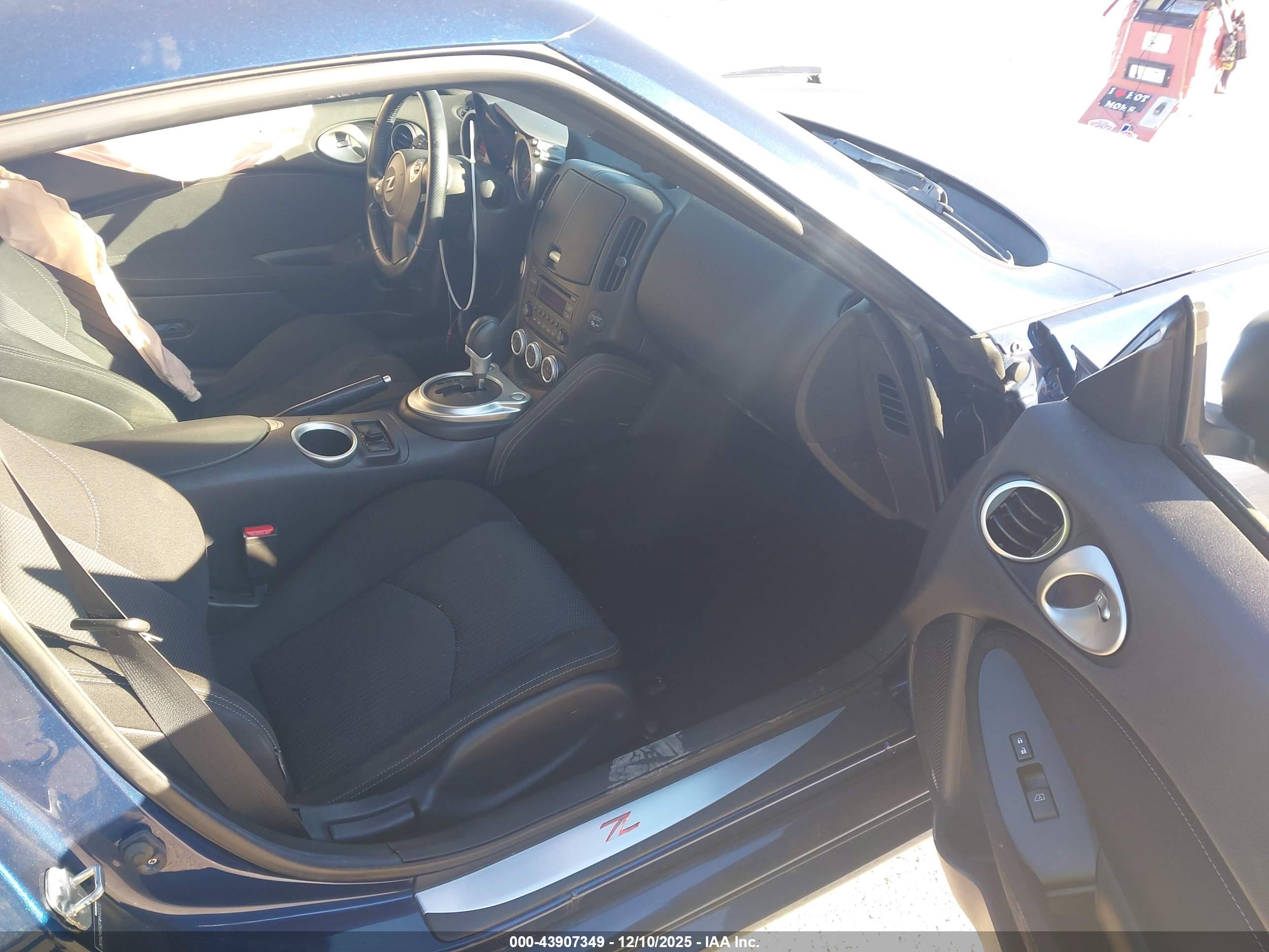 NISSAN 370Z image 5