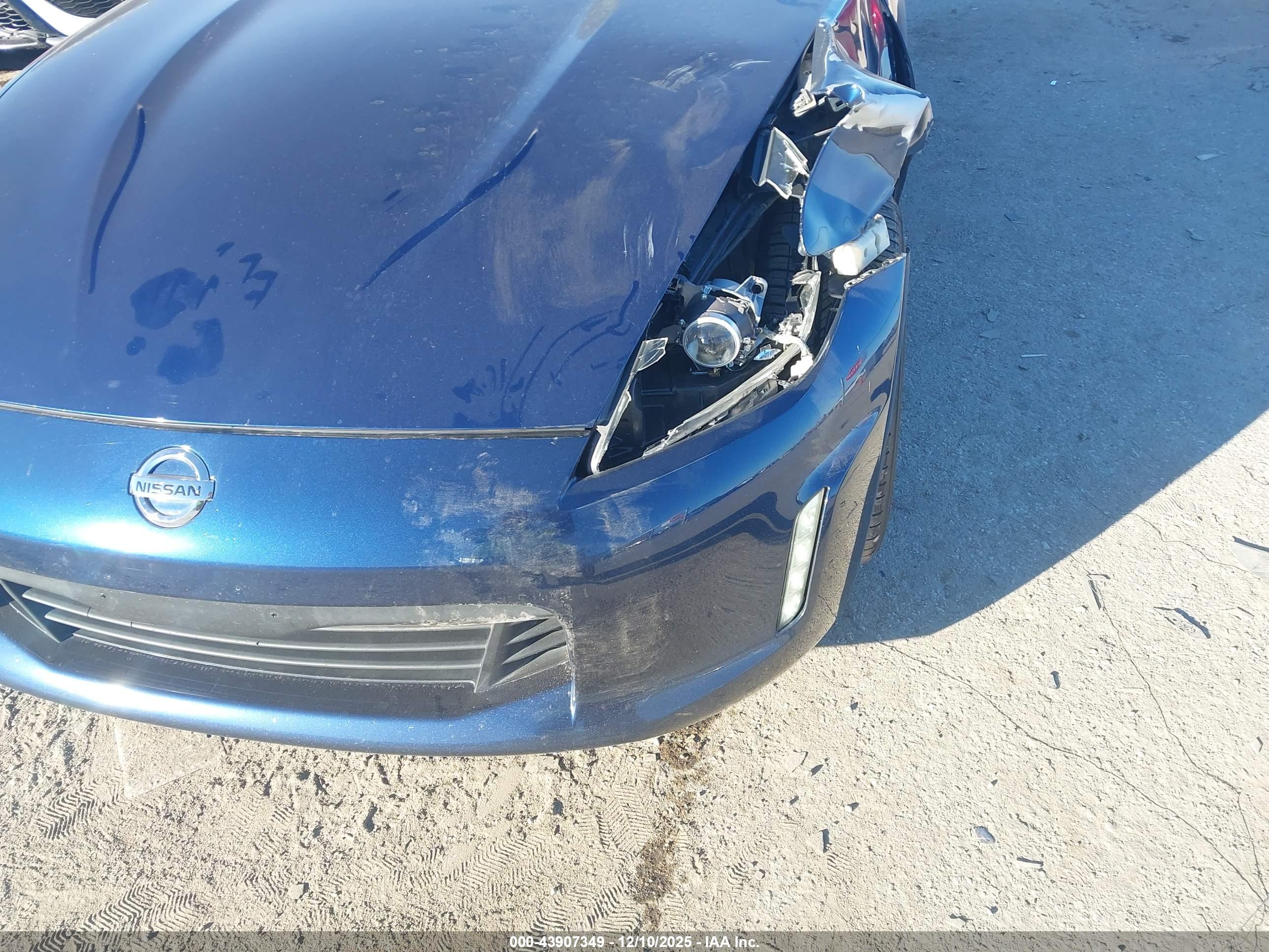 NISSAN 370Z image 6