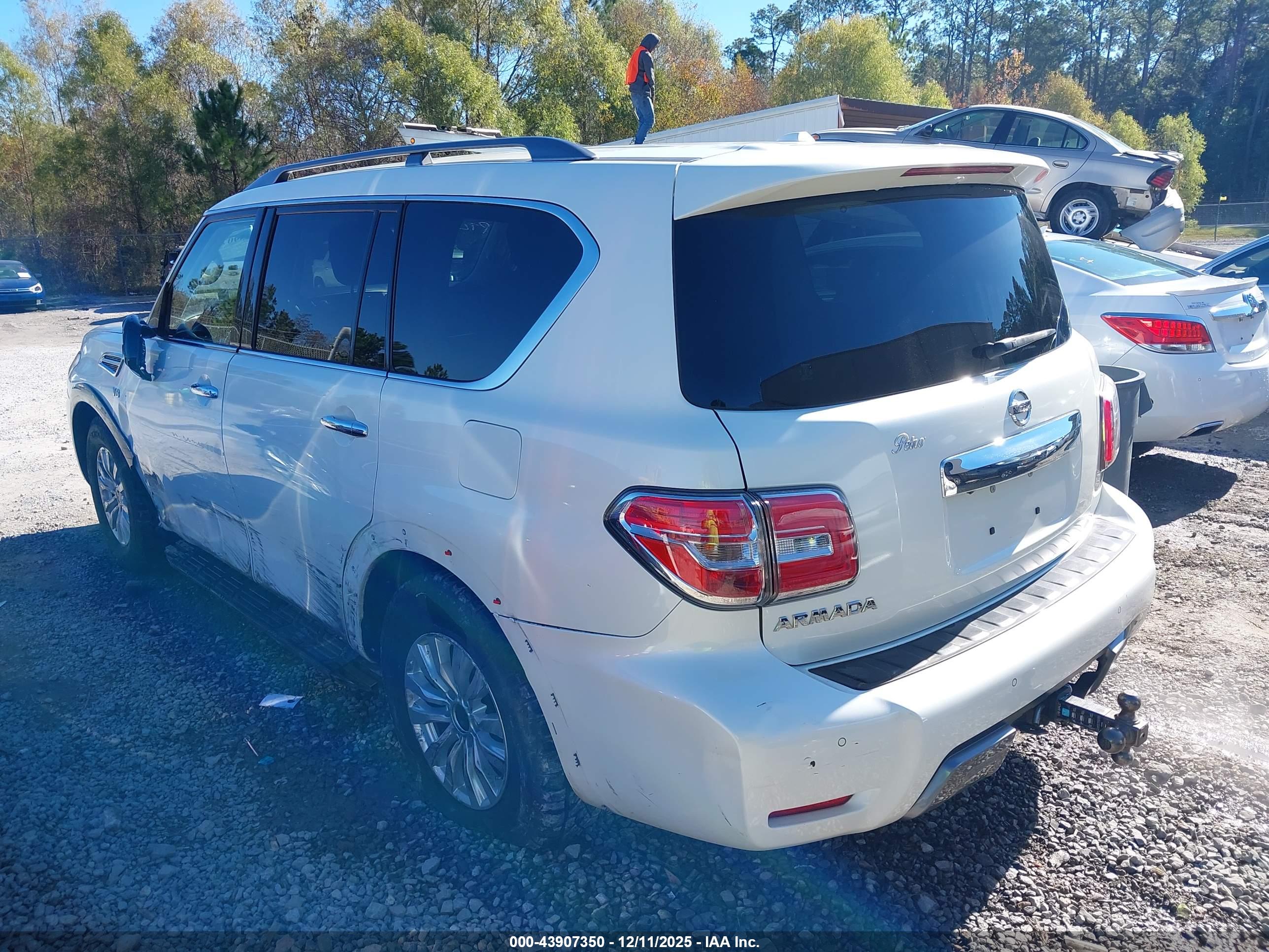 NISSAN ARMADA image 3