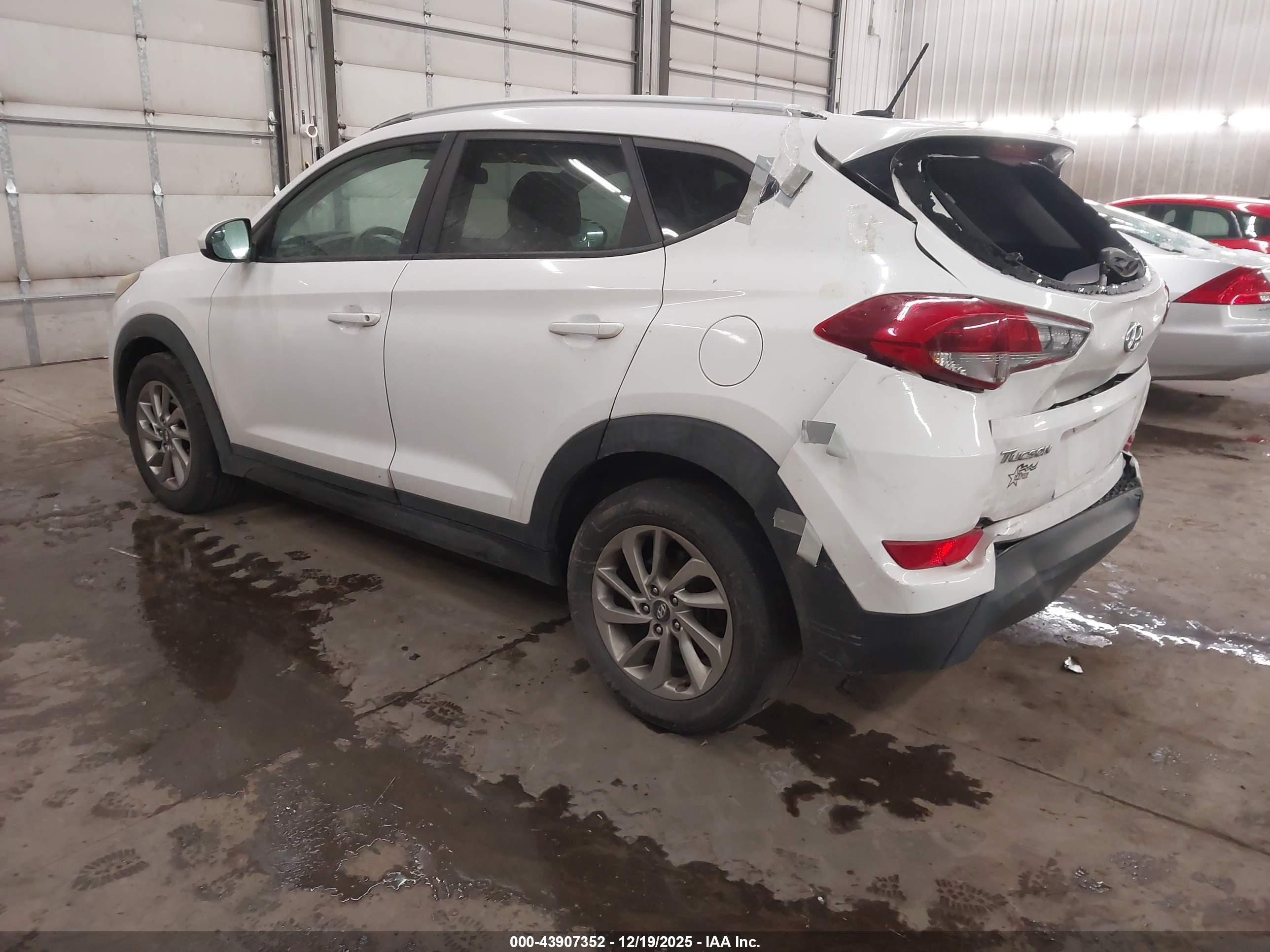 HYUNDAI TUCSON image 3