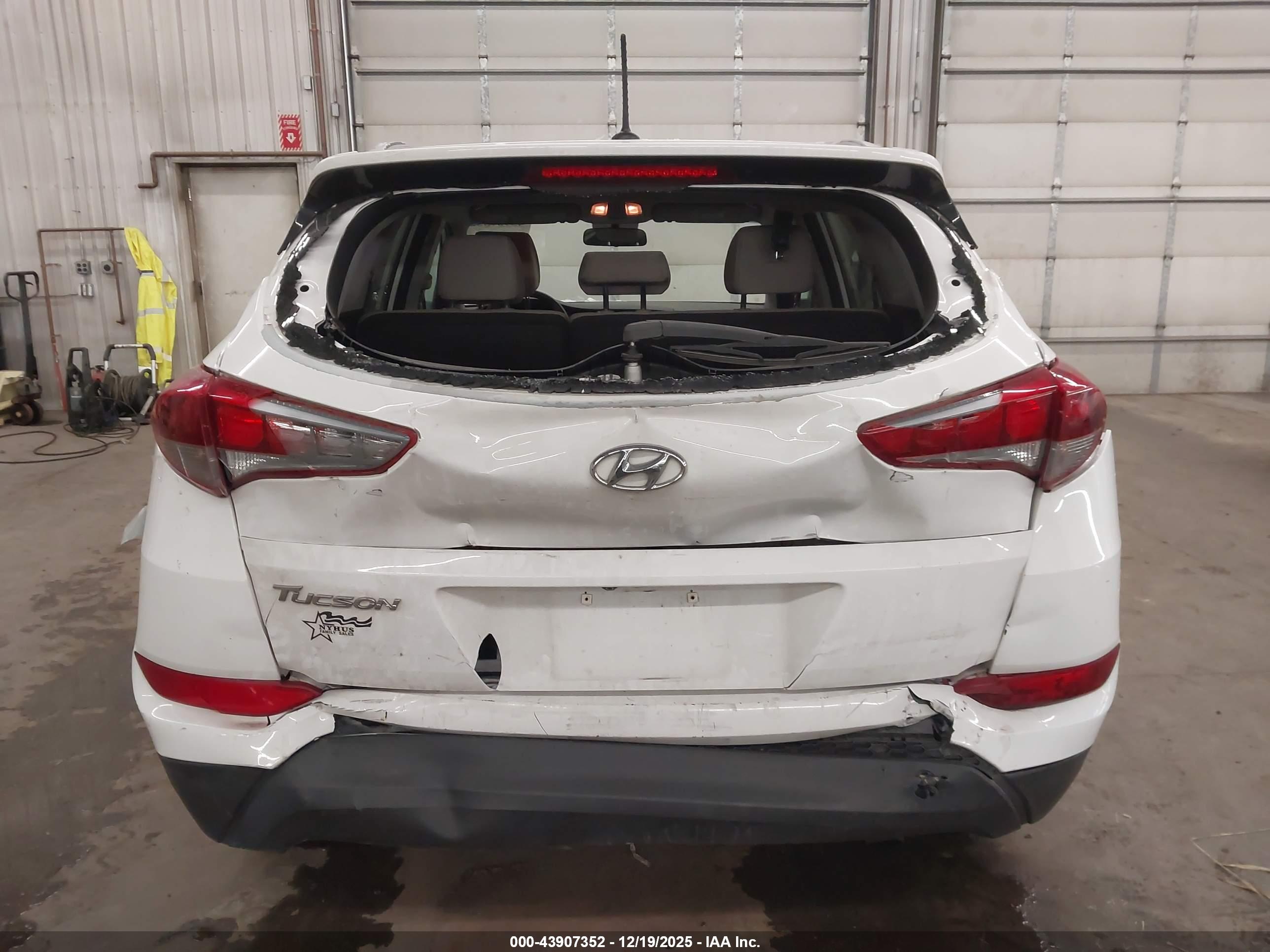 HYUNDAI TUCSON image 6