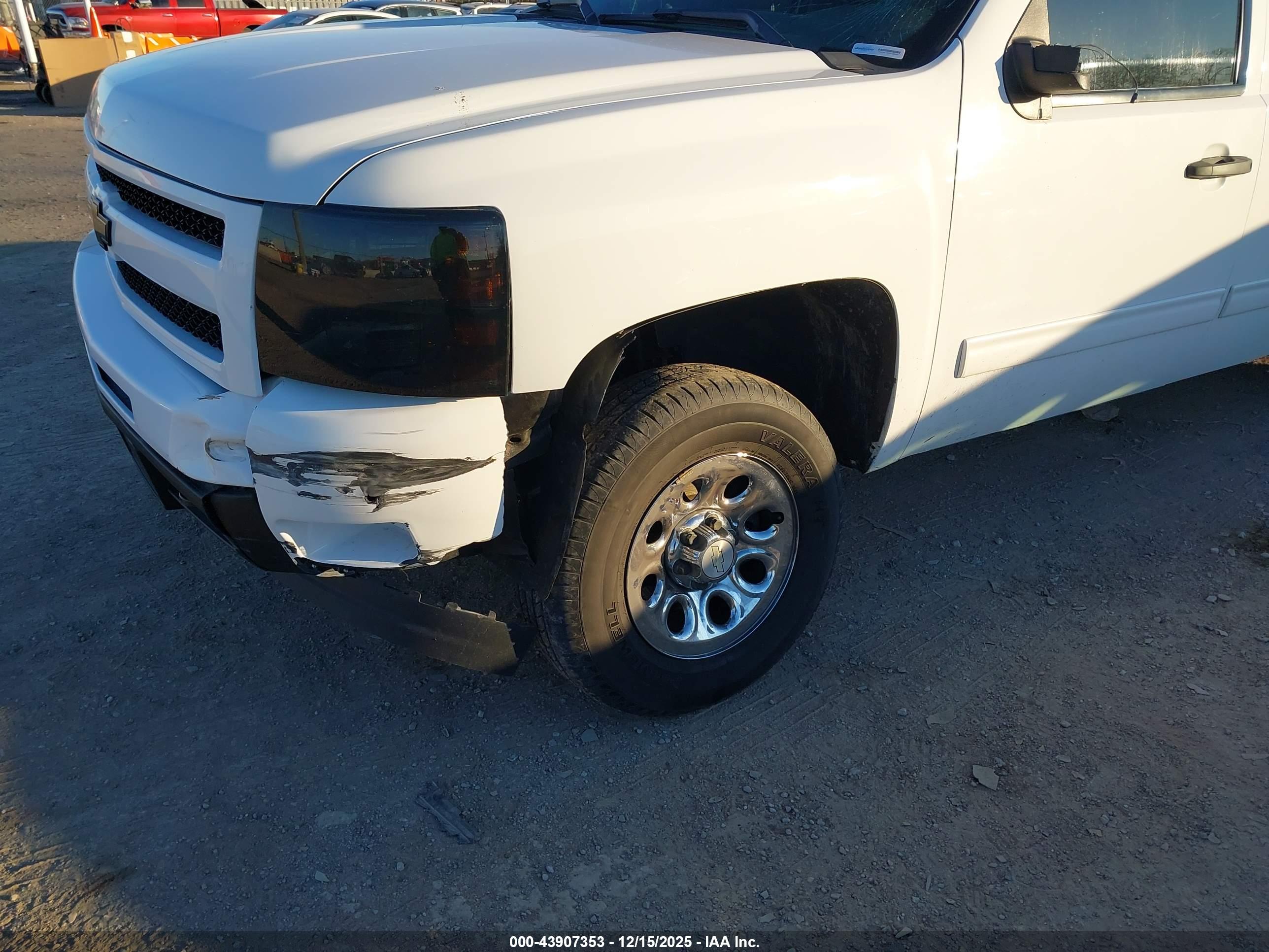 CHEVROLET SILVERADO image 6