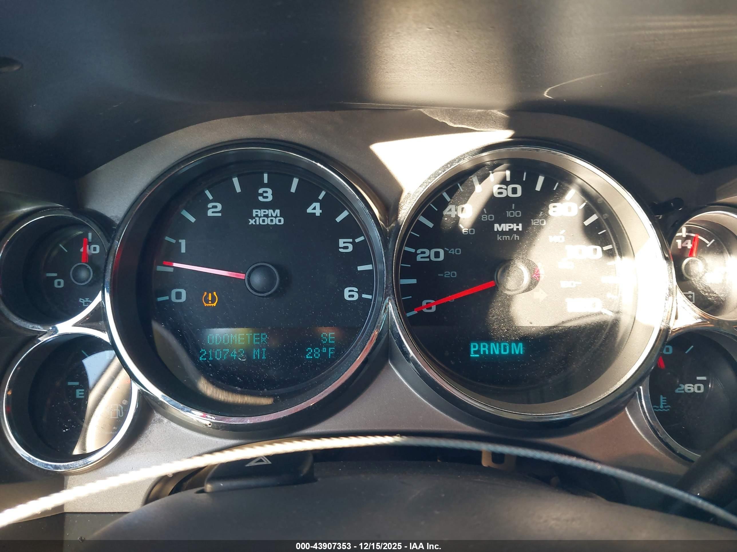 CHEVROLET SILVERADO image 7