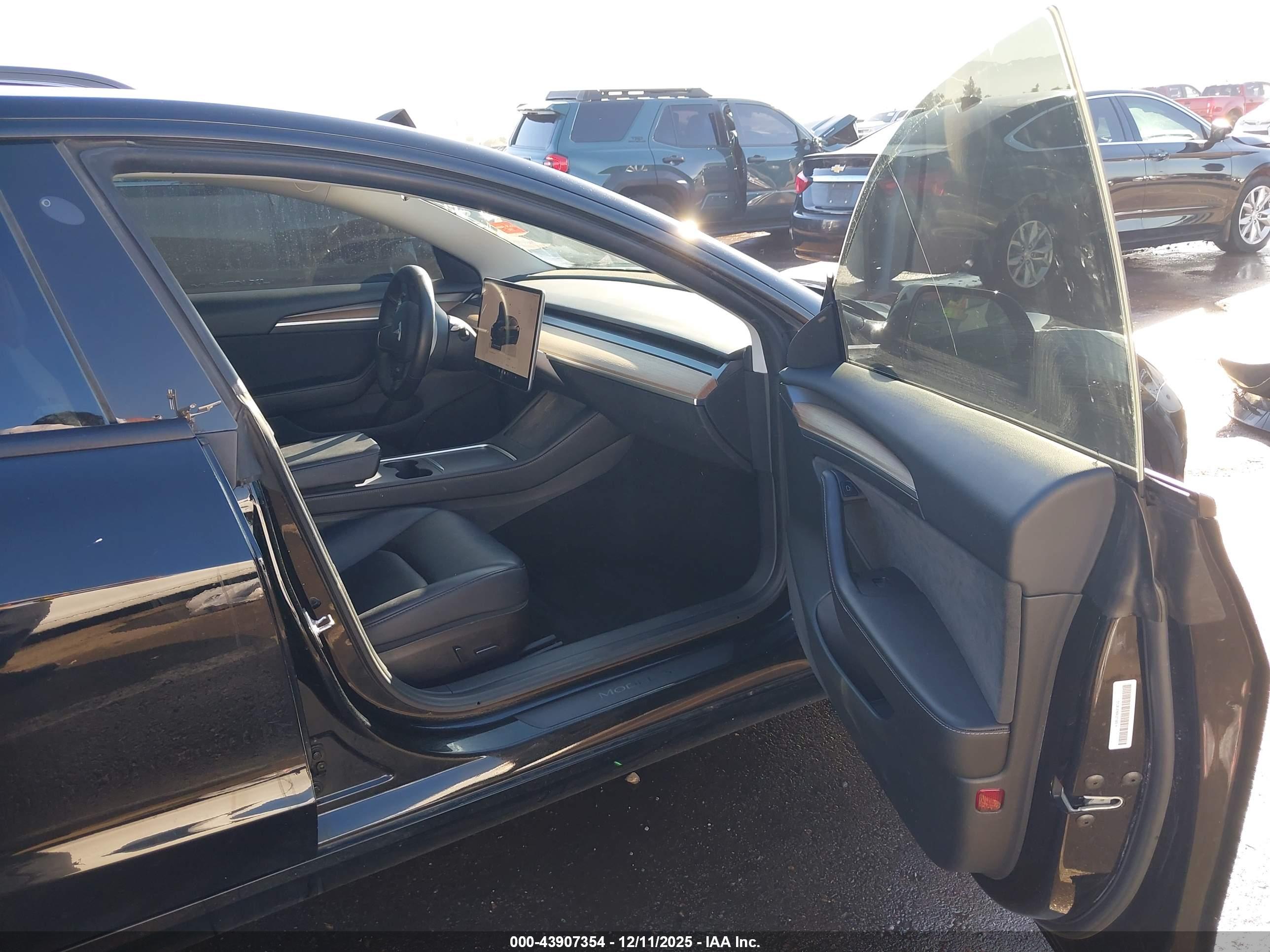 TESLA MODEL image 5