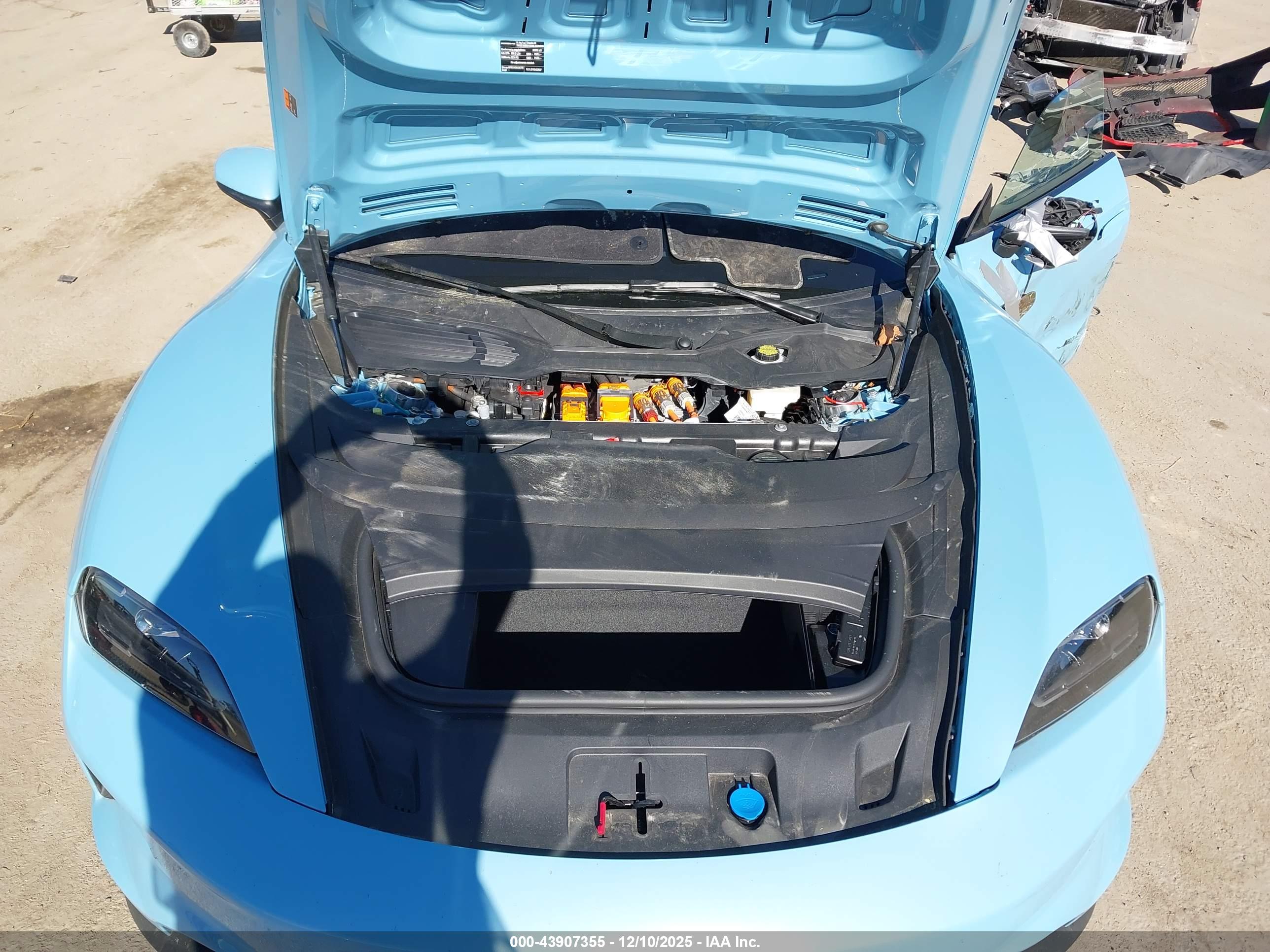 PORSCHE TAYCAN image 10