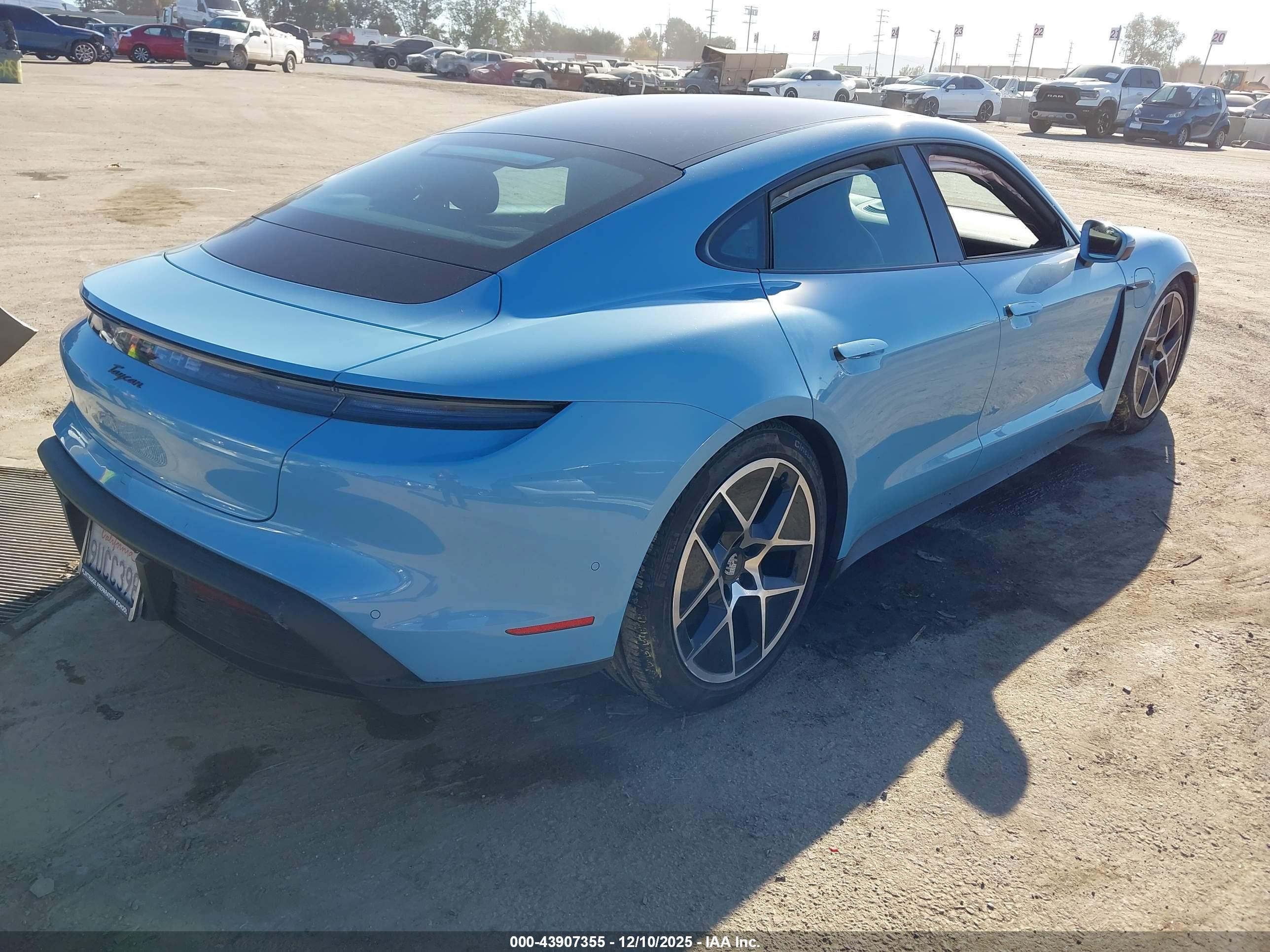 PORSCHE TAYCAN image 4