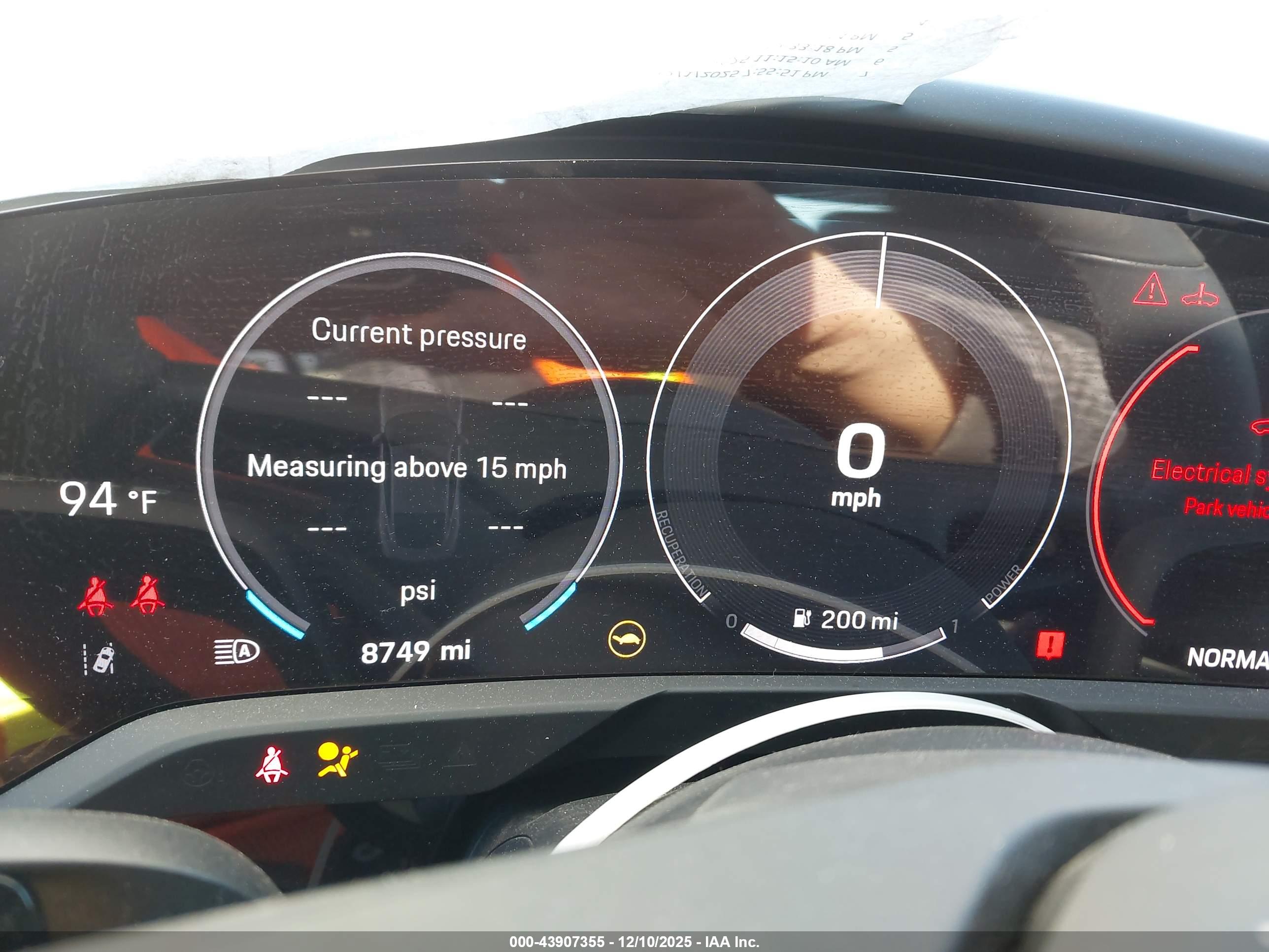 PORSCHE TAYCAN image 7