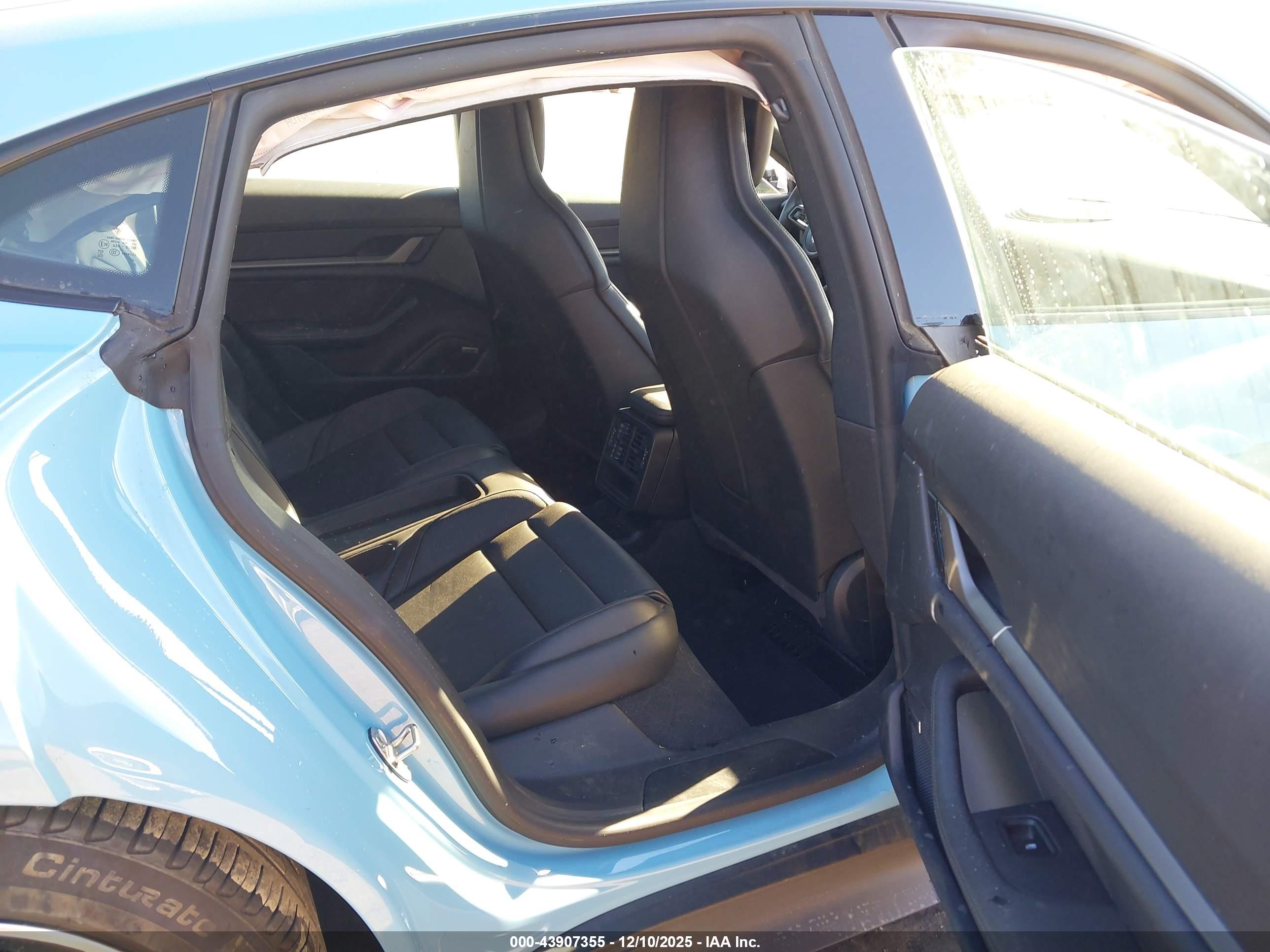 PORSCHE TAYCAN image 8